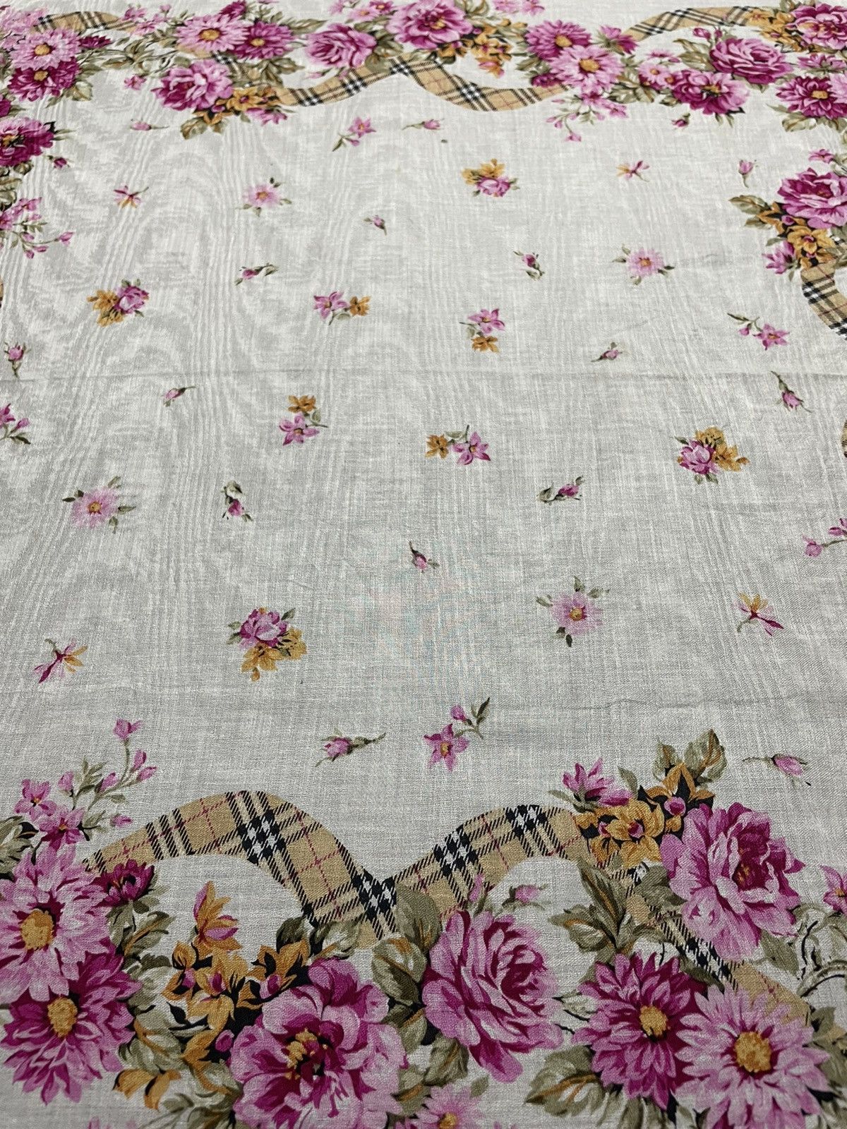 Burberry Burberry Handkerchief / Neckerchief / Headscarf Size ONE SIZE - 4 Thumbnail
