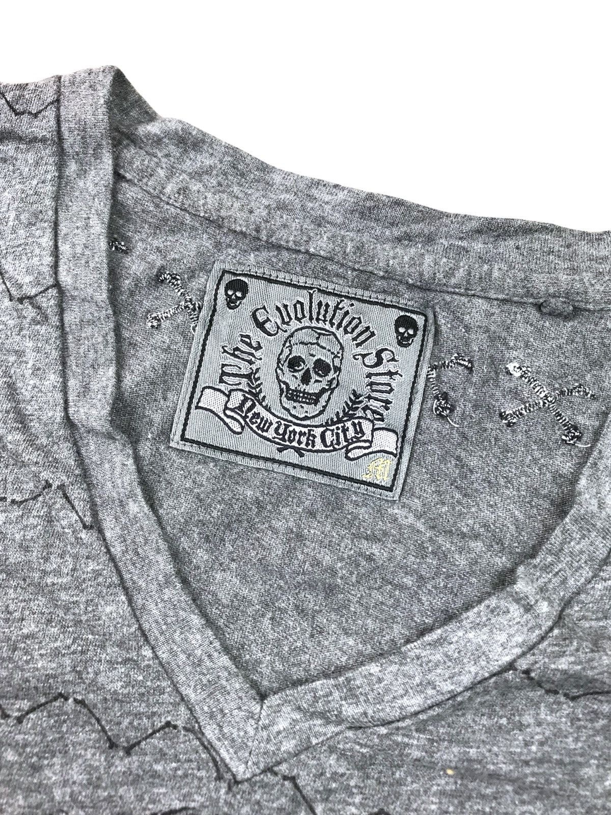 Japanese Brand × Uniqlo UNIQLO X THE EVOLUTION STORE NYC SKULLS SKELETONS Size US M / EU 48-50 / 2 - 4 Thumbnail
