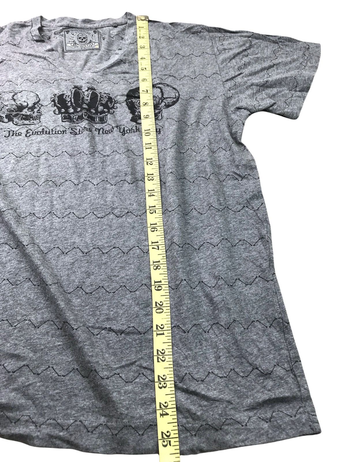 Japanese Brand × Uniqlo UNIQLO X THE EVOLUTION STORE NYC SKULLS SKELETONS Size US M / EU 48-50 / 2 - 10 Thumbnail