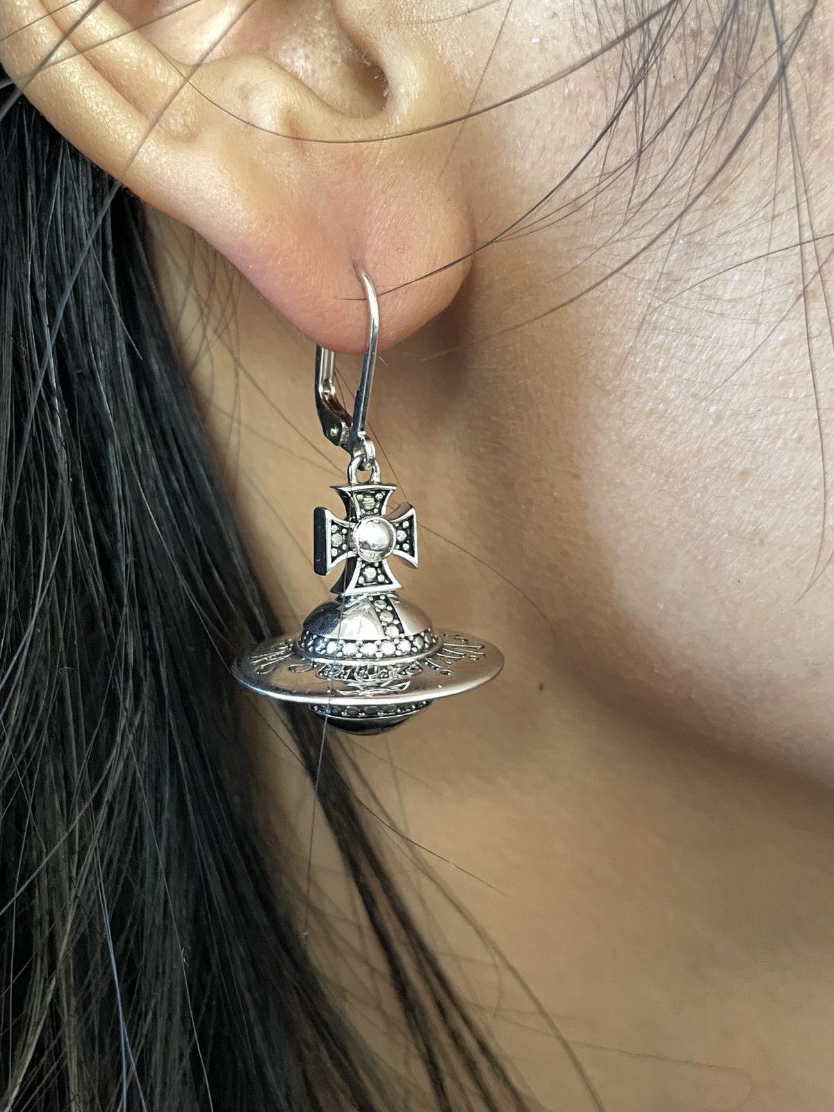 Vivienne Westwood Unisex dangle earring - big orb, multiple engravings, lever Size ONE SIZE - 2 Thumbnail