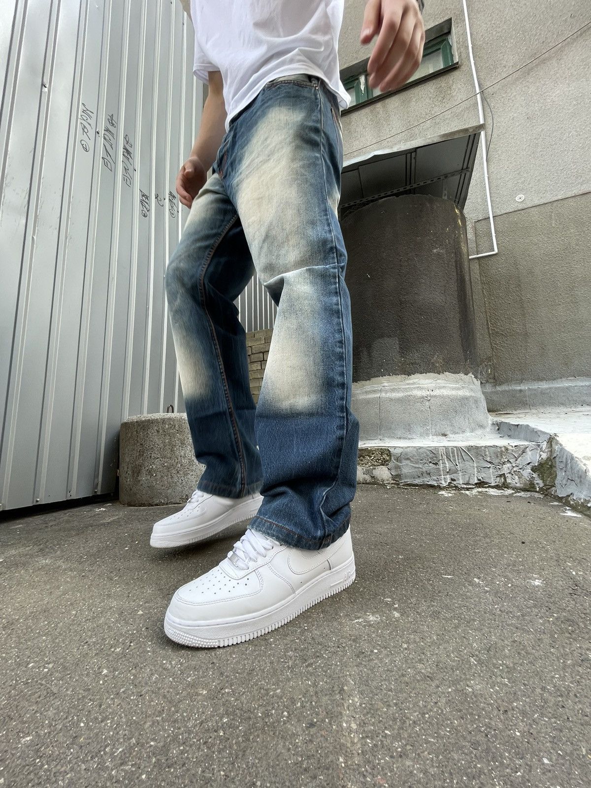 Levi's × Vintage Vintage Levi’s 501 Jeans Washed Distressed Size US 34 / EU 50 - 2 Thumbnail