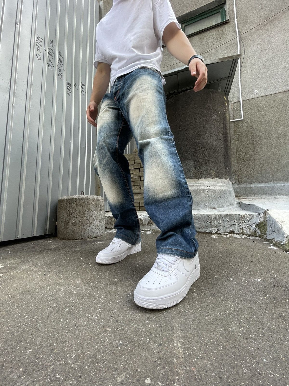 Levi's × Vintage Vintage Levi’s 501 Jeans Washed Distressed Size US 34 / EU 50 - 5 Thumbnail