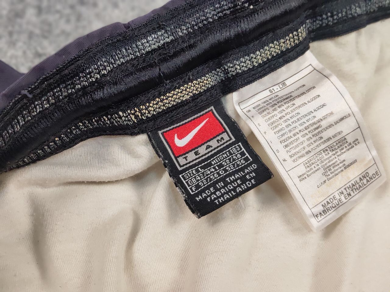 Nike Vintage 90's Nike Team Logo Swoosh Nylon Shorts Casual Size US 36 / EU 52 - 14 Thumbnail