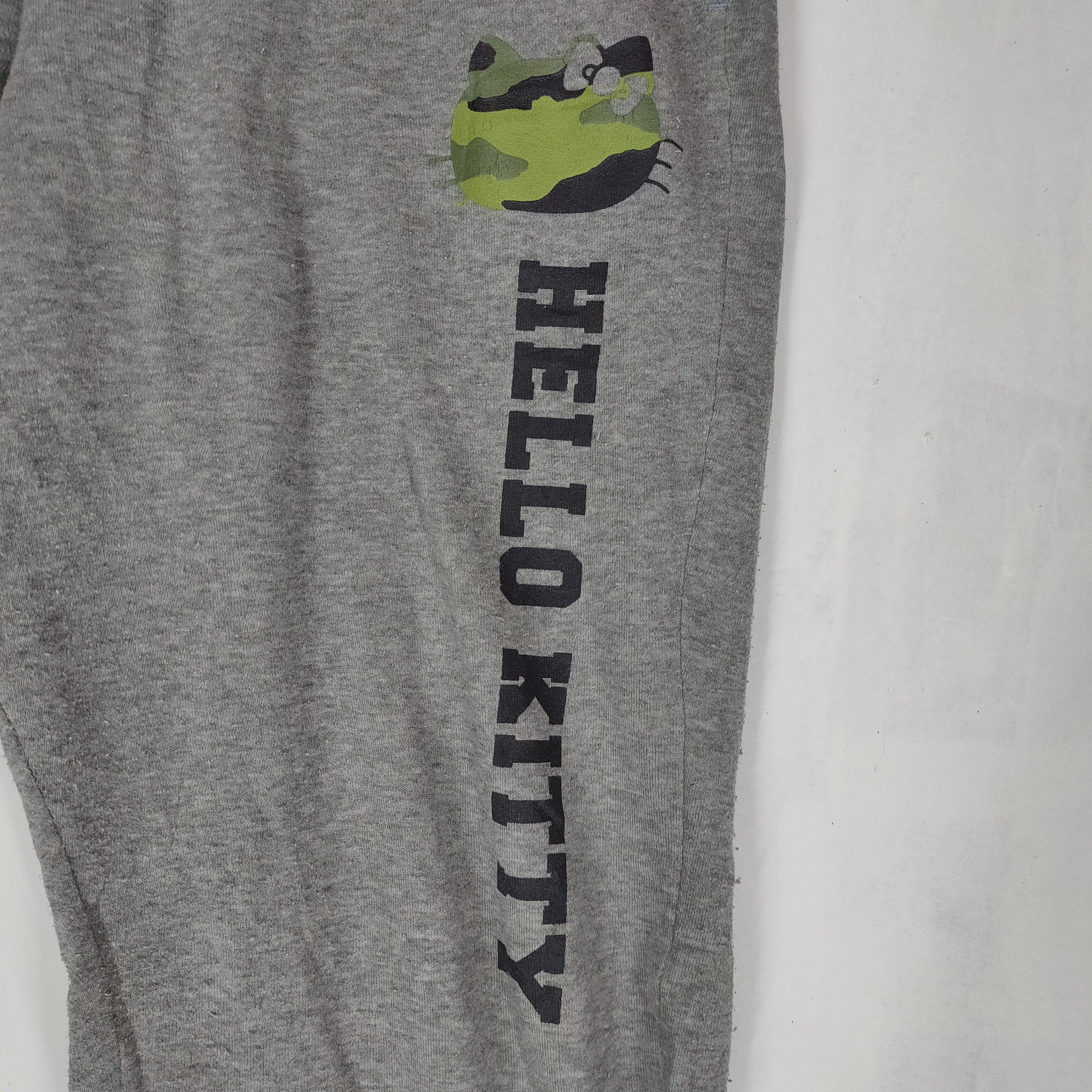 Cartoon Network HELLO KITTY CAMOUFLAGE Print One Set Sweatshirt & Sweatpant Size US XL / EU 56 / 4 - 7 Thumbnail
