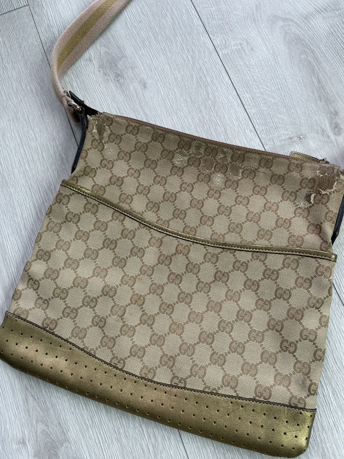 Gucci × Vintage Gucci GG SUPREME MONOGRAM CANVAS BAG / MESSENGER Size ONE SIZE - 9 Thumbnail