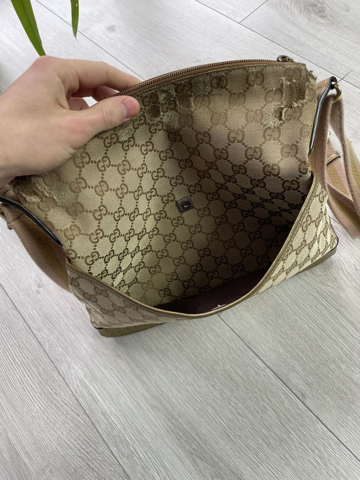 Gucci × Vintage Gucci GG SUPREME MONOGRAM CANVAS BAG / MESSENGER Size ONE SIZE - 12 Thumbnail