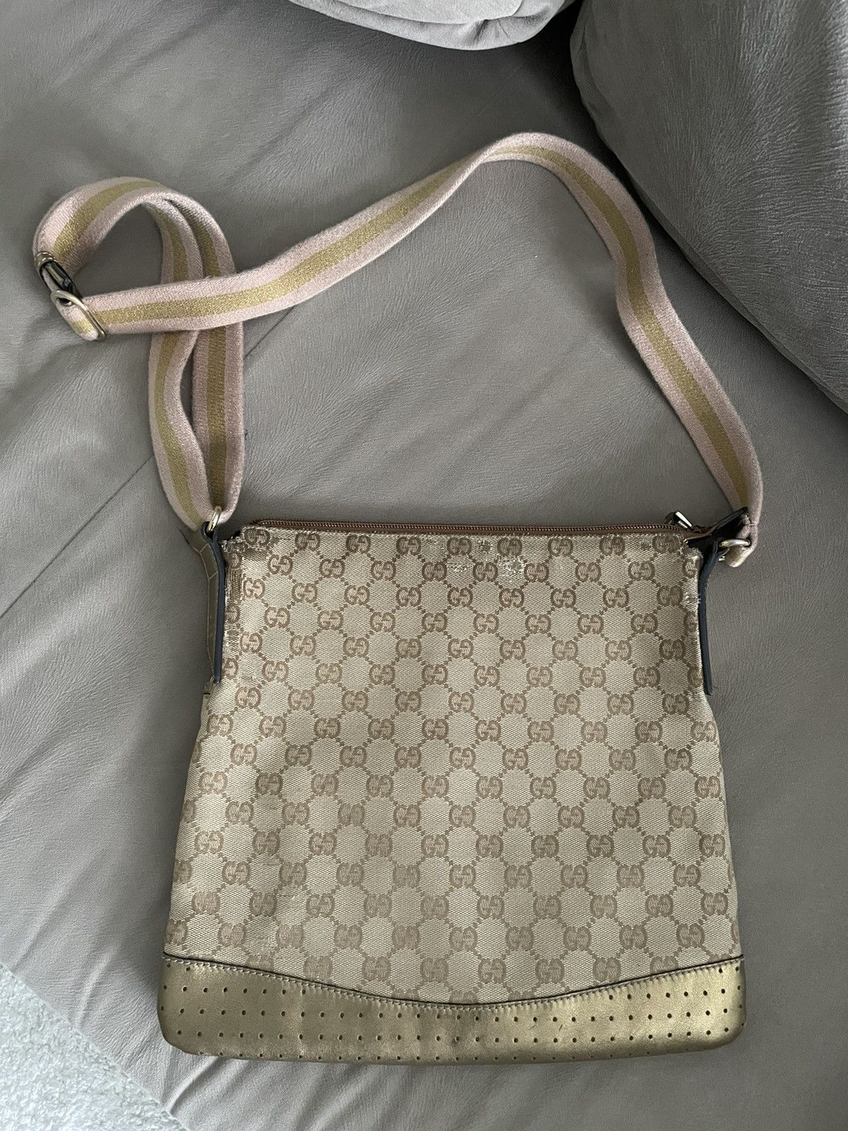 Gucci × Vintage Gucci GG SUPREME MONOGRAM CANVAS BAG / MESSENGER Size ONE SIZE - 18 Thumbnail
