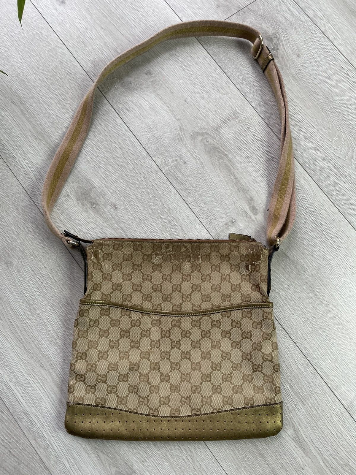 Gucci × Vintage Gucci GG SUPREME MONOGRAM CANVAS BAG / MESSENGER Size ONE SIZE - 8 Thumbnail