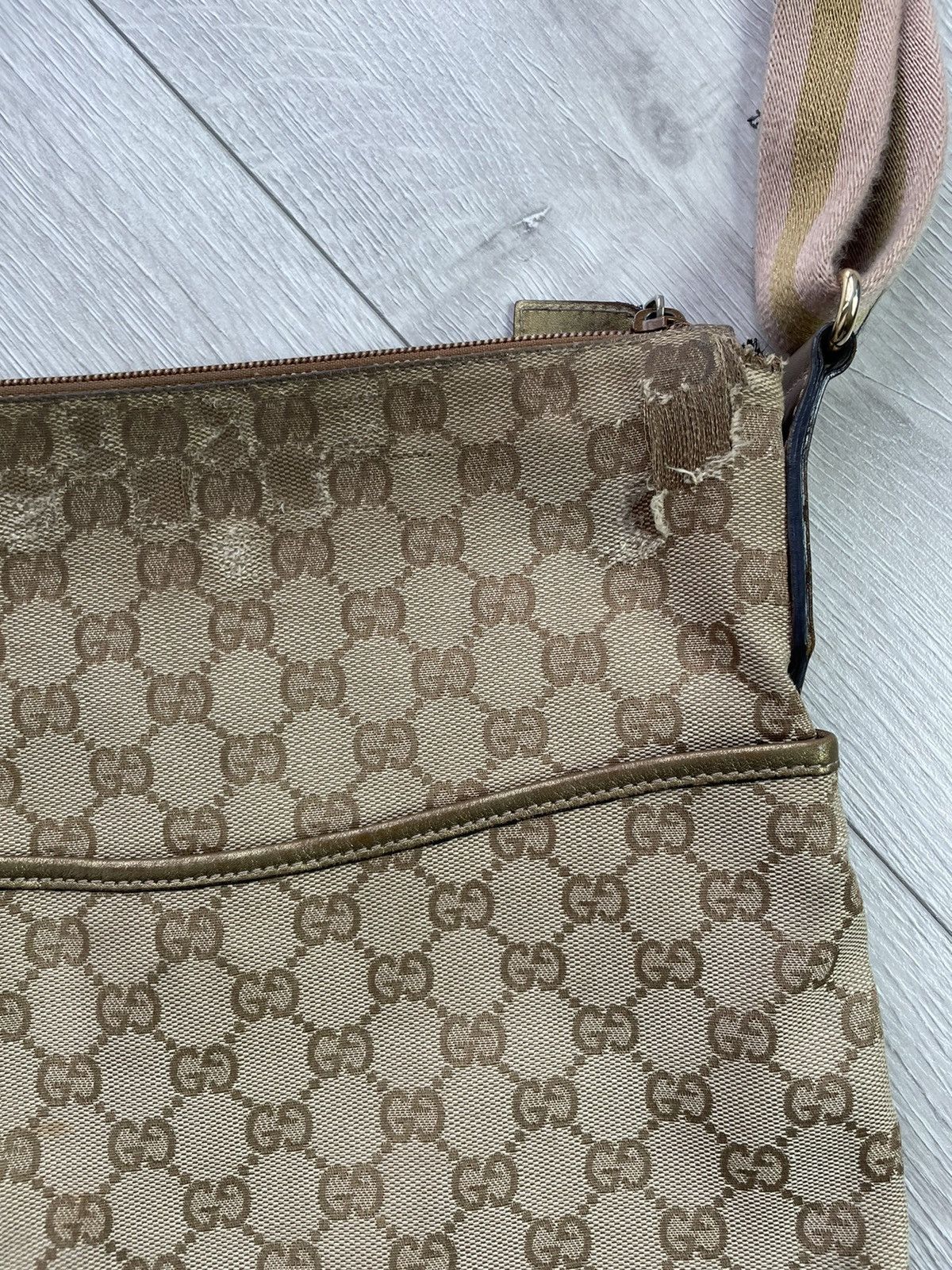 Gucci × Vintage Gucci GG SUPREME MONOGRAM CANVAS BAG / MESSENGER Size ONE SIZE - 10 Thumbnail