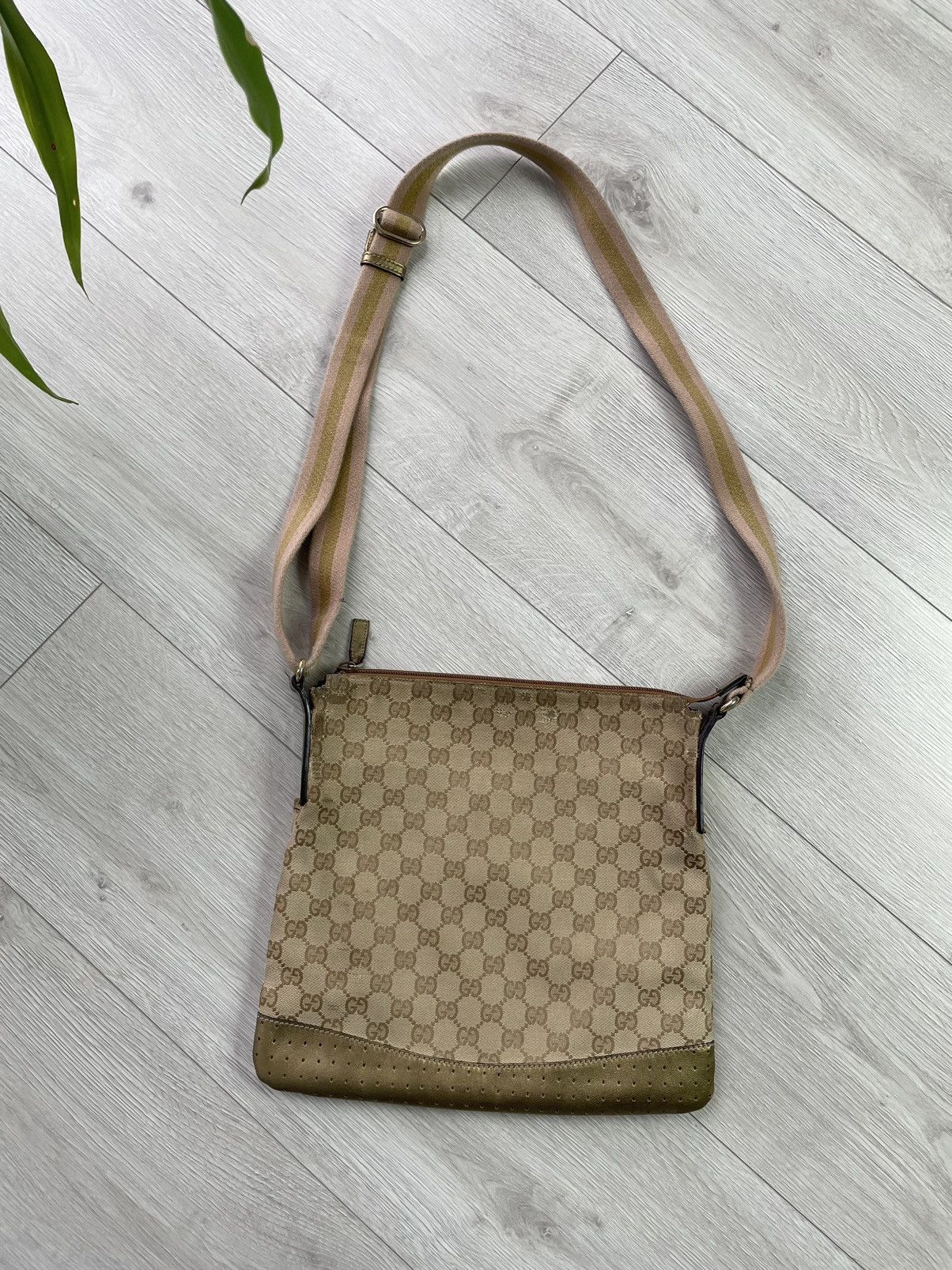 Gucci × Vintage Gucci GG SUPREME MONOGRAM CANVAS BAG / MESSENGER Size ONE SIZE - 2 Thumbnail