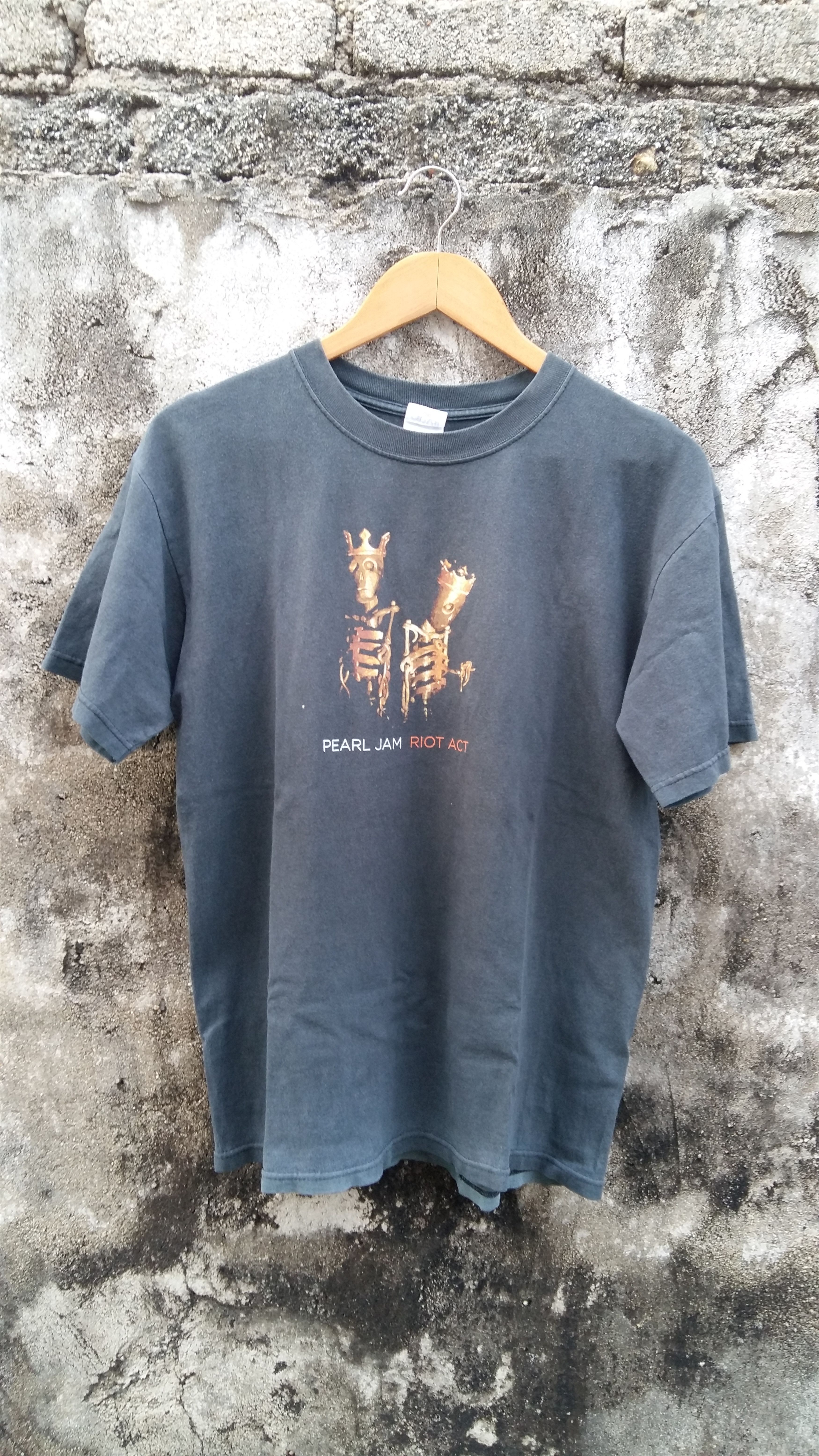 ▷ Vintage Pearl Jam Riot Act T-Shirt, Just 1 in Stock