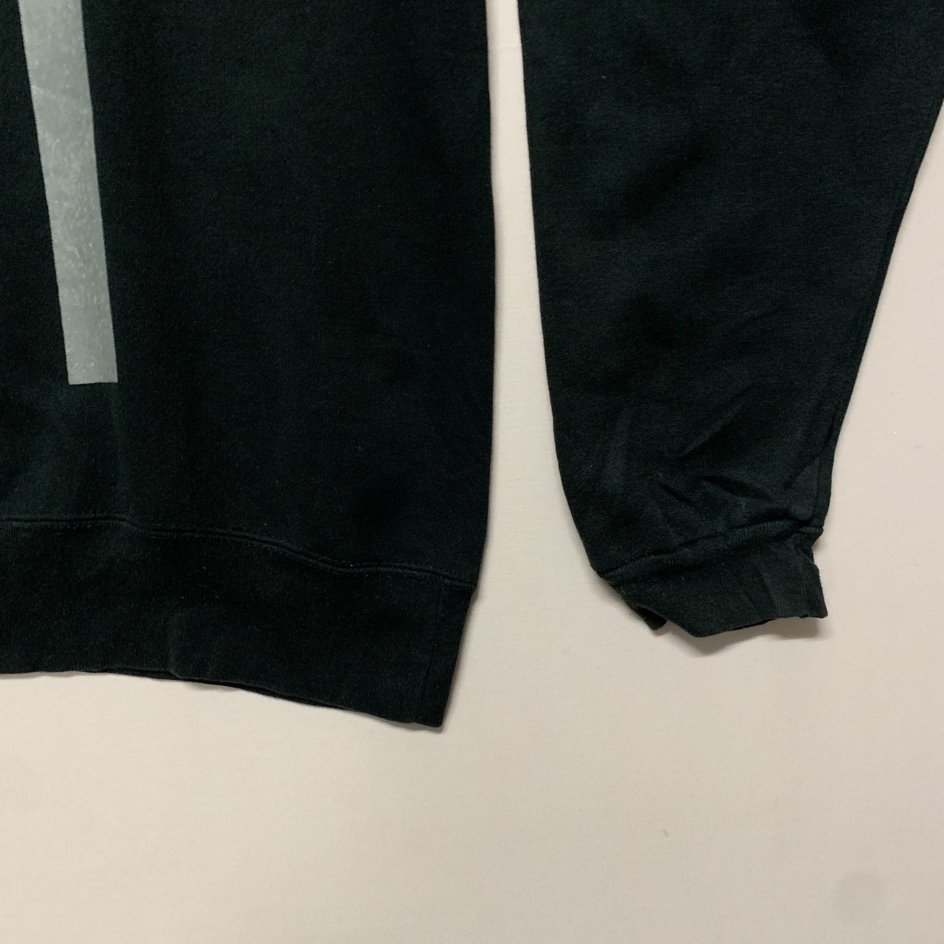 Vintage 🔥SEND OFFERS🔥 Vintage Haz-Mat Dangerous Good Sweatshirt Size US L / EU 52-54 / 3 - 4 Thumbnail