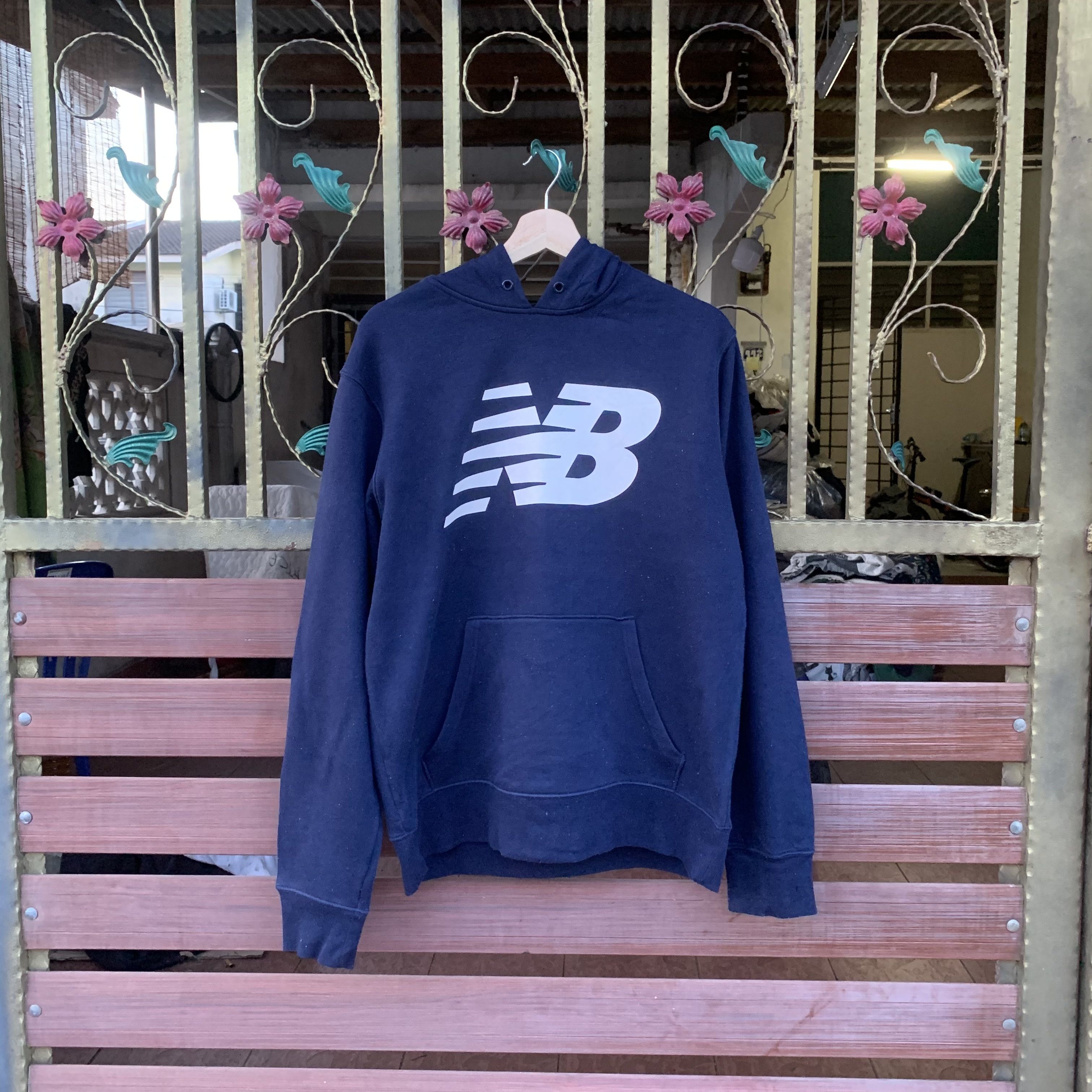 New Balance Vintage NB New Balance Big Logo Crewneck Pullover Size US L / EU 52-54 / 3 - 1 Thumbnail