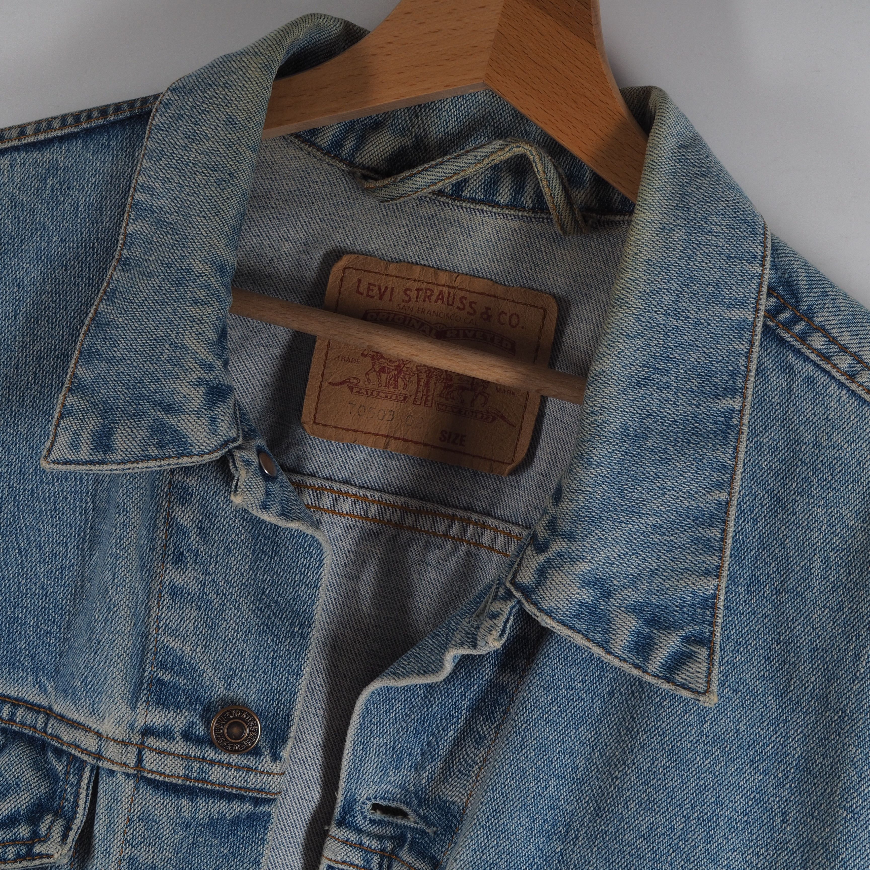 Levi's × Levi's Vintage Clothing × Vintage Levis Vintage Blue Denim Jean Trucker Jacket L Large 90s Size US L / EU 52-54 / 3 - 2 Thumbnail