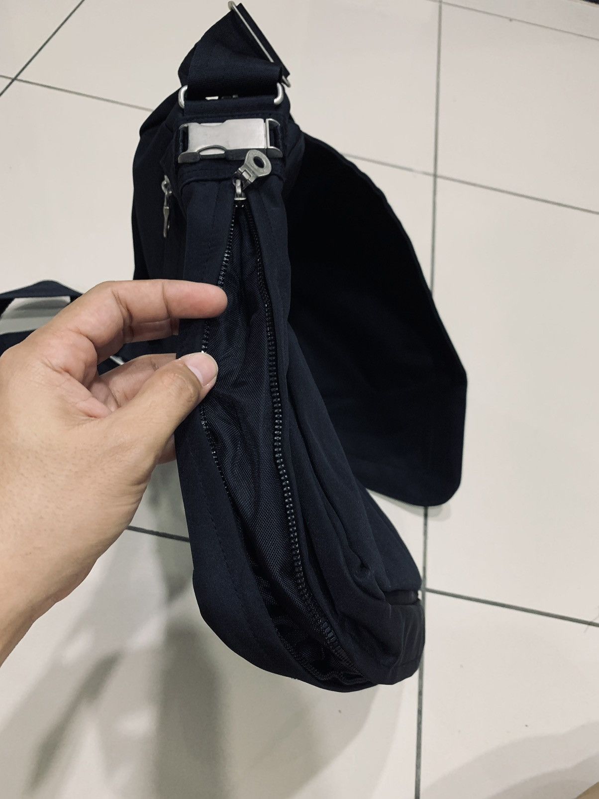 Issey Miyake × Tete Homme × Vintage TETE HOMME FULL NYLON MULTIZIPPER SLING BAG Size ONE SIZE - 8 Thumbnail