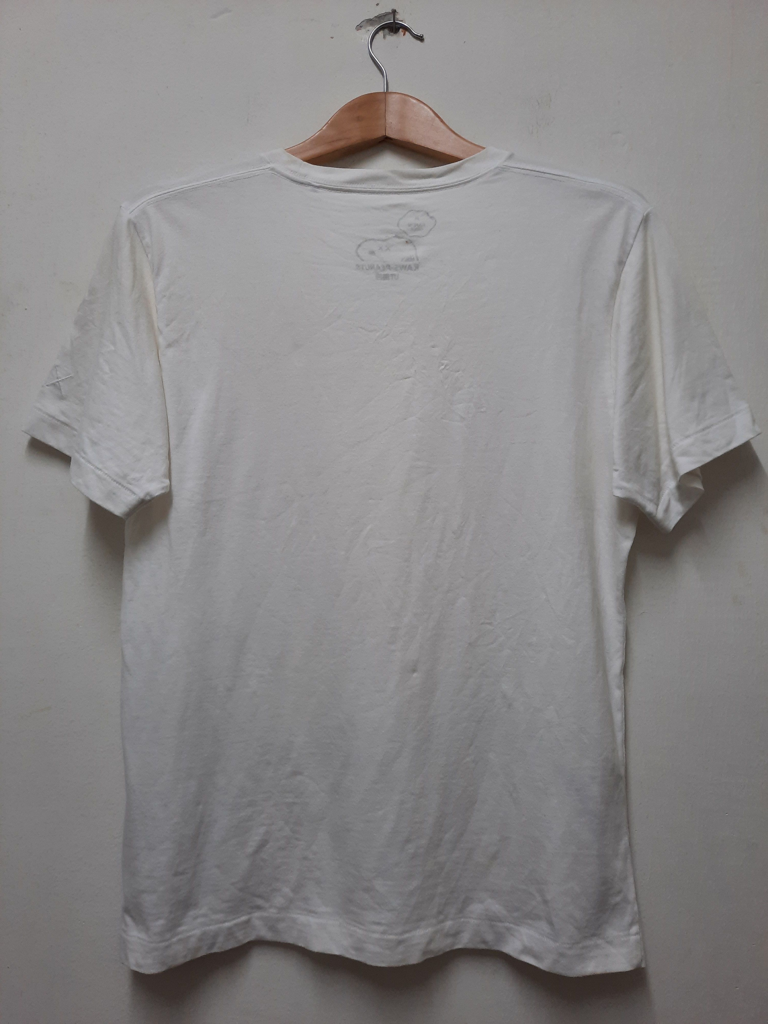 Kaws × Peanuts × Uniqlo KAWS X UNIQLO X PEANUTS T-SHIRT Size US M / EU 48-50 / 2 - 4 Thumbnail