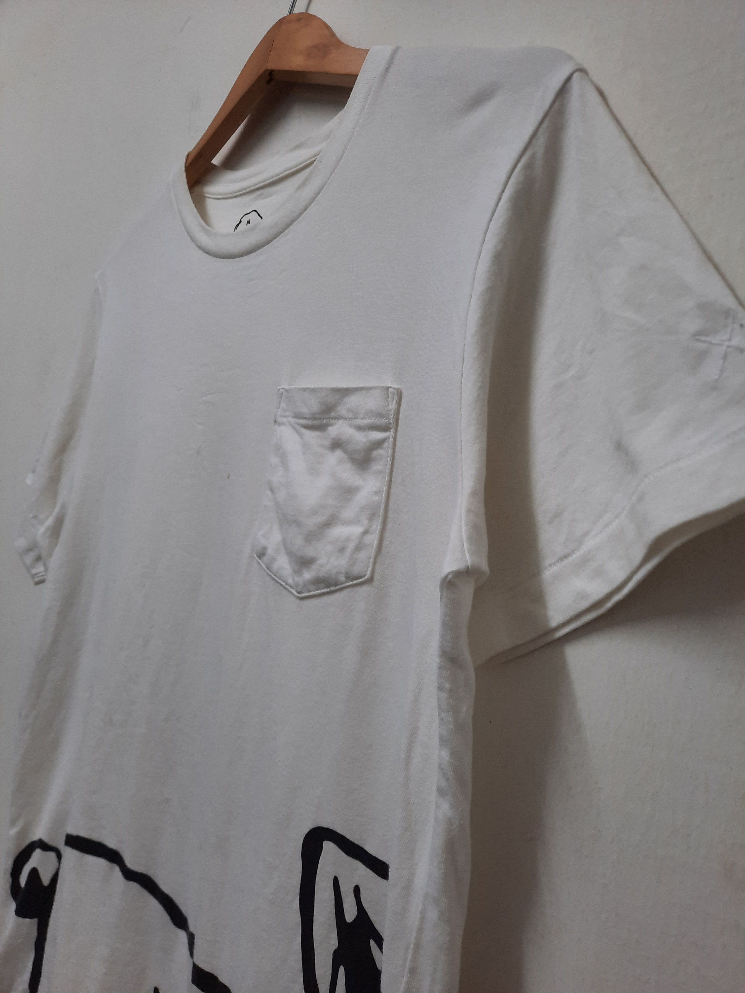 Kaws × Peanuts × Uniqlo KAWS X UNIQLO X PEANUTS T-SHIRT Size US M / EU 48-50 / 2 - 2 Thumbnail
