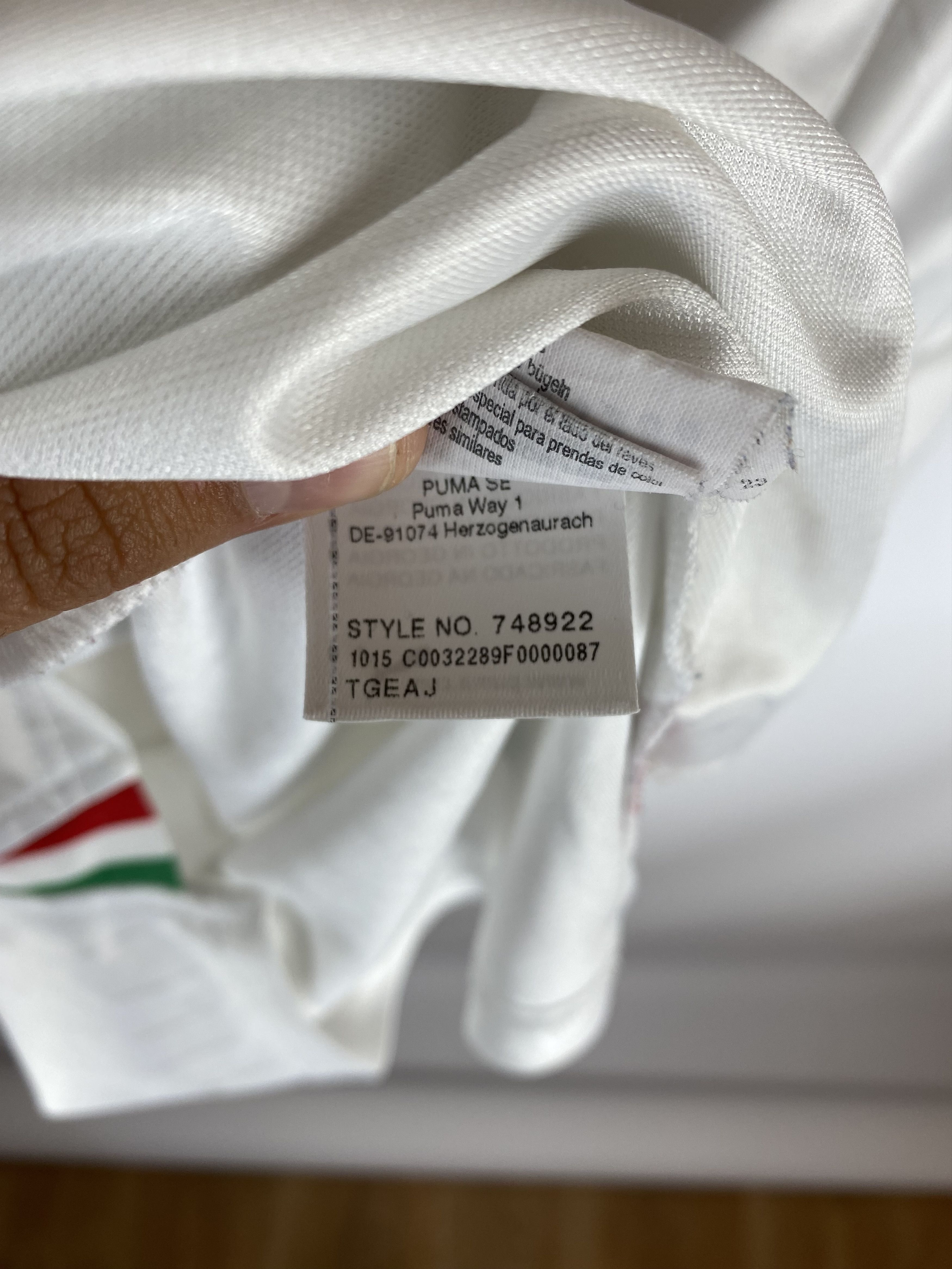 Puma Italia Vintage FIFA White Soccer Jersey Size US S / EU 44-46 / 1 - 4 Thumbnail