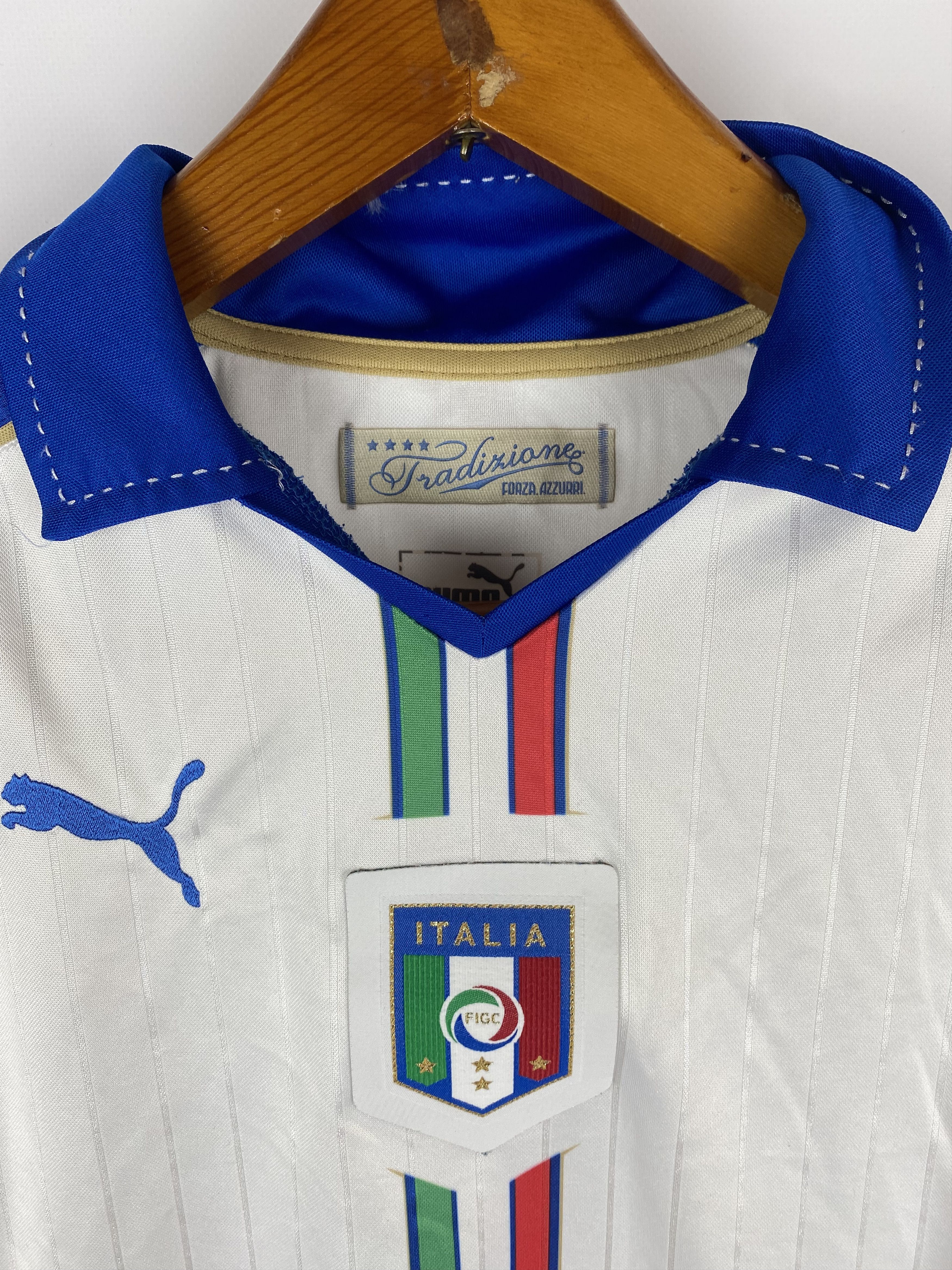 Puma Italia Vintage FIFA White Soccer Jersey Size US S / EU 44-46 / 1 - 2 Thumbnail