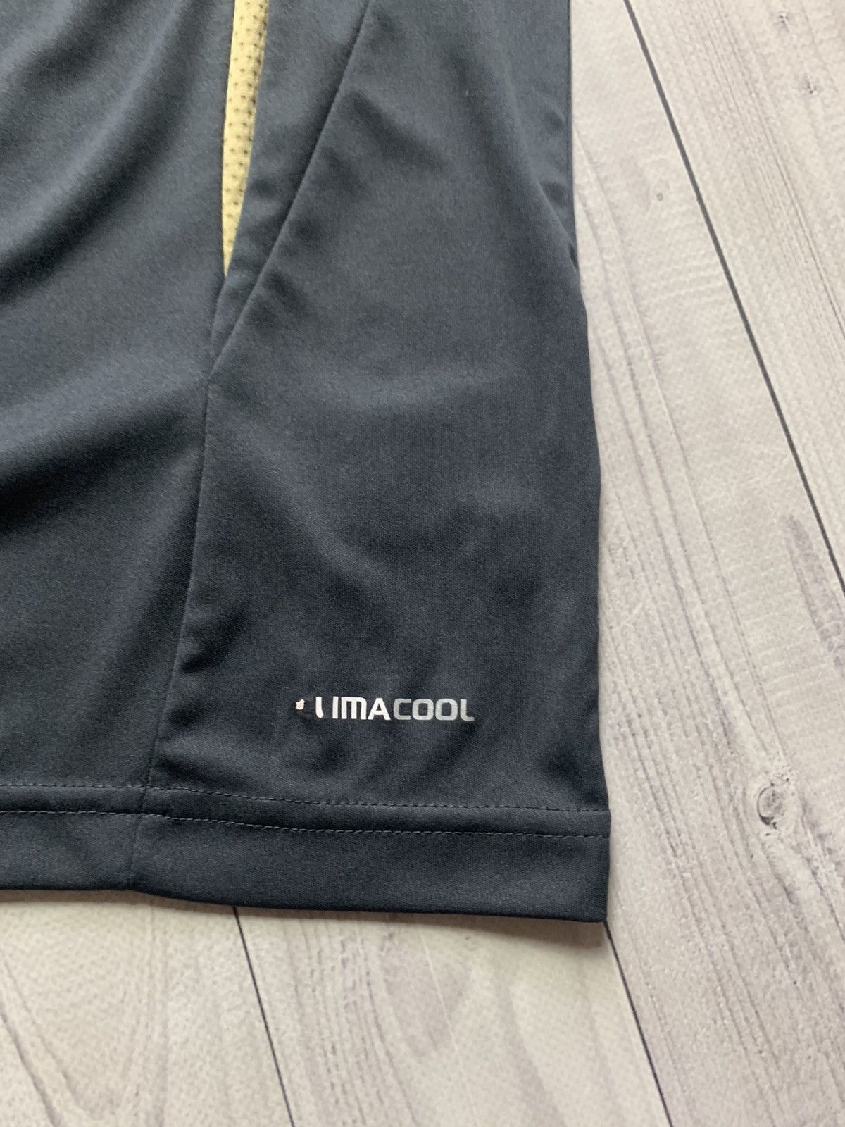 Adidas × Vintage Vintage Liverpool Soccer jersey Adidas black size S/M Size US S / EU 44-46 / 1 - 5 Thumbnail