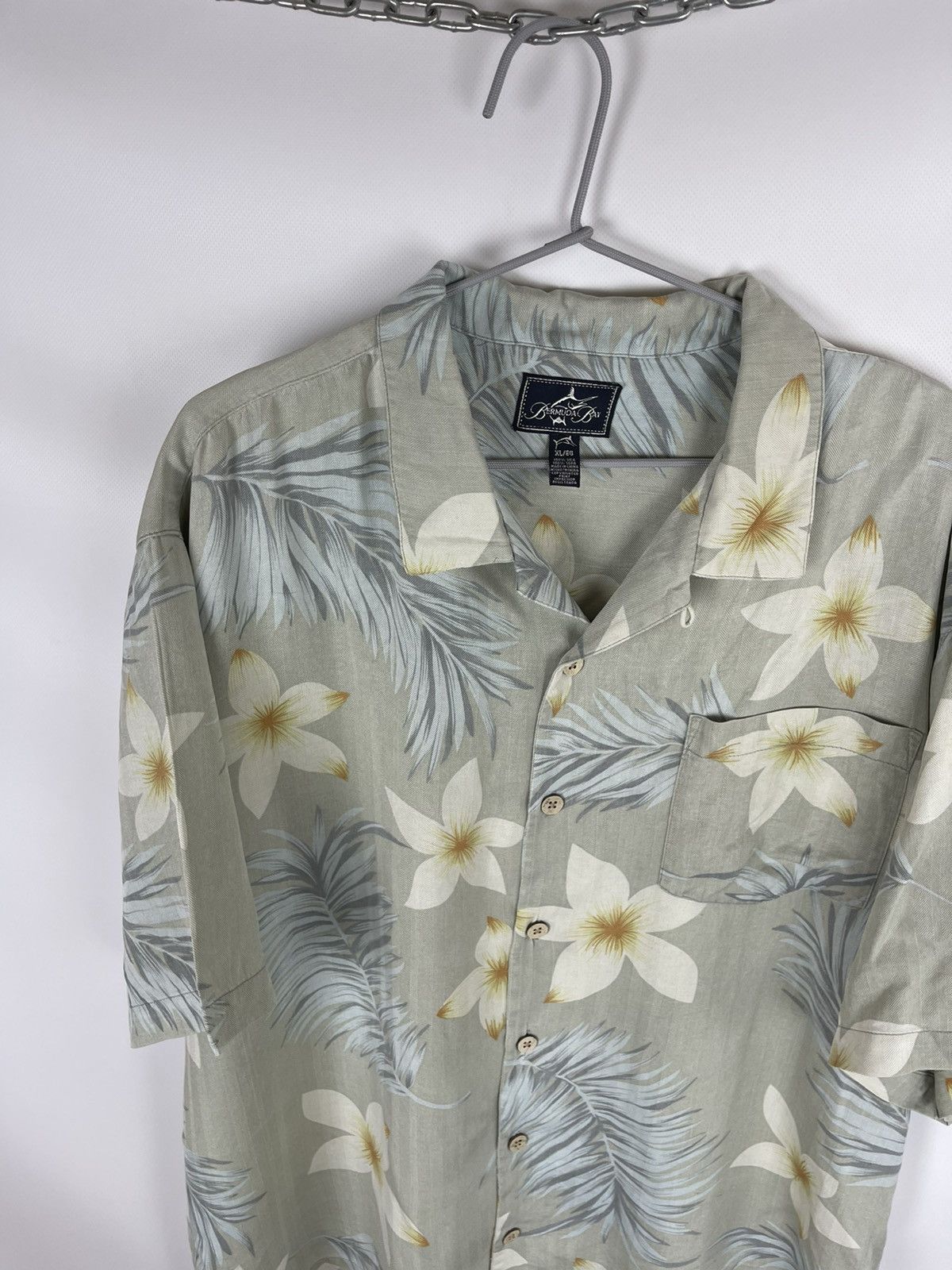 Vintage Bermuda Bay vintage 100% silk flowers feathers pattern shirt Size US XL / EU 56 / 4 - 6 Thumbnail