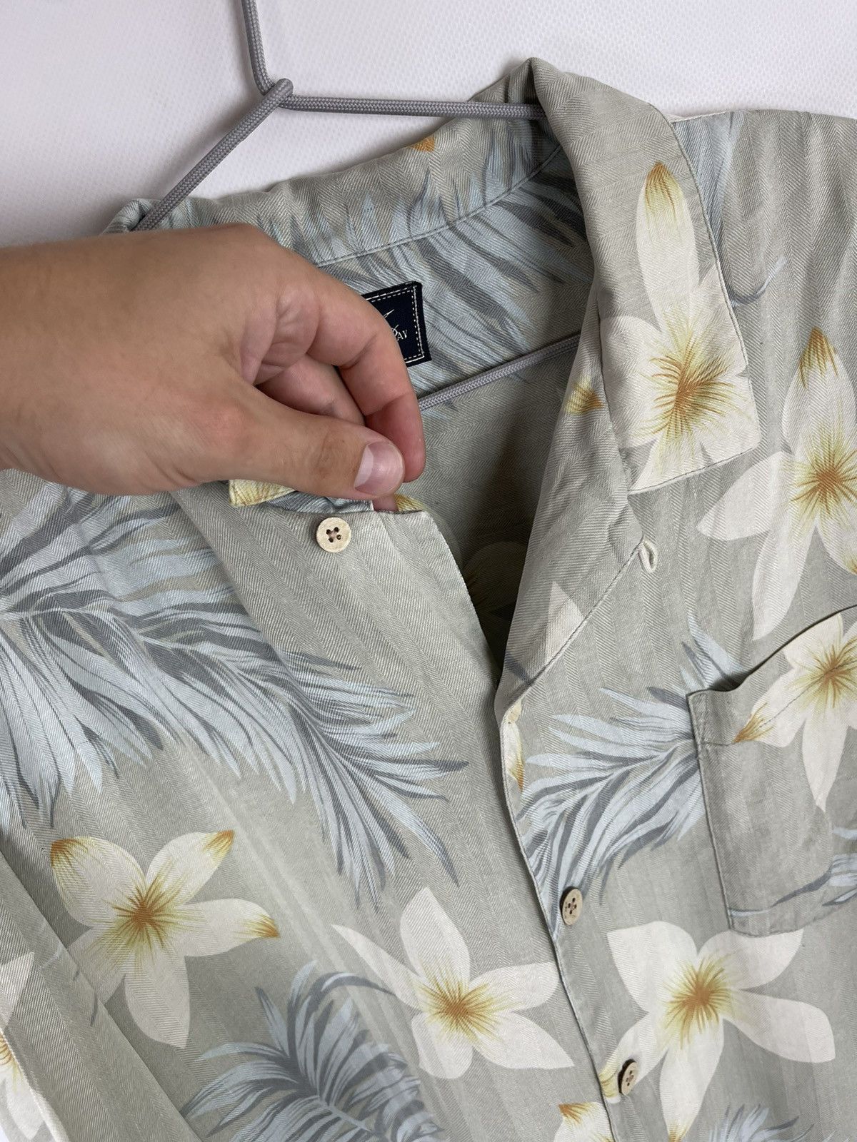 Vintage Bermuda Bay vintage 100% silk flowers feathers pattern shirt Size US XL / EU 56 / 4 - 7 Thumbnail