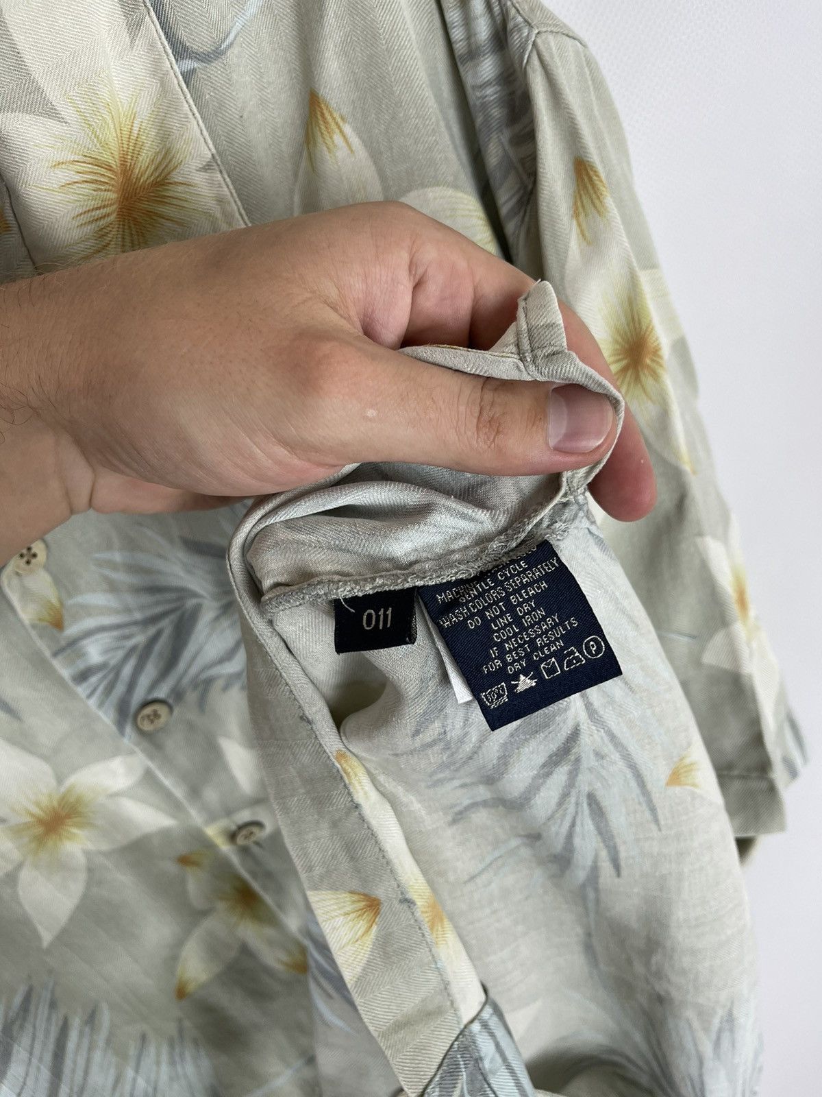 Vintage Bermuda Bay vintage 100% silk flowers feathers pattern shirt Size US XL / EU 56 / 4 - 9 Thumbnail