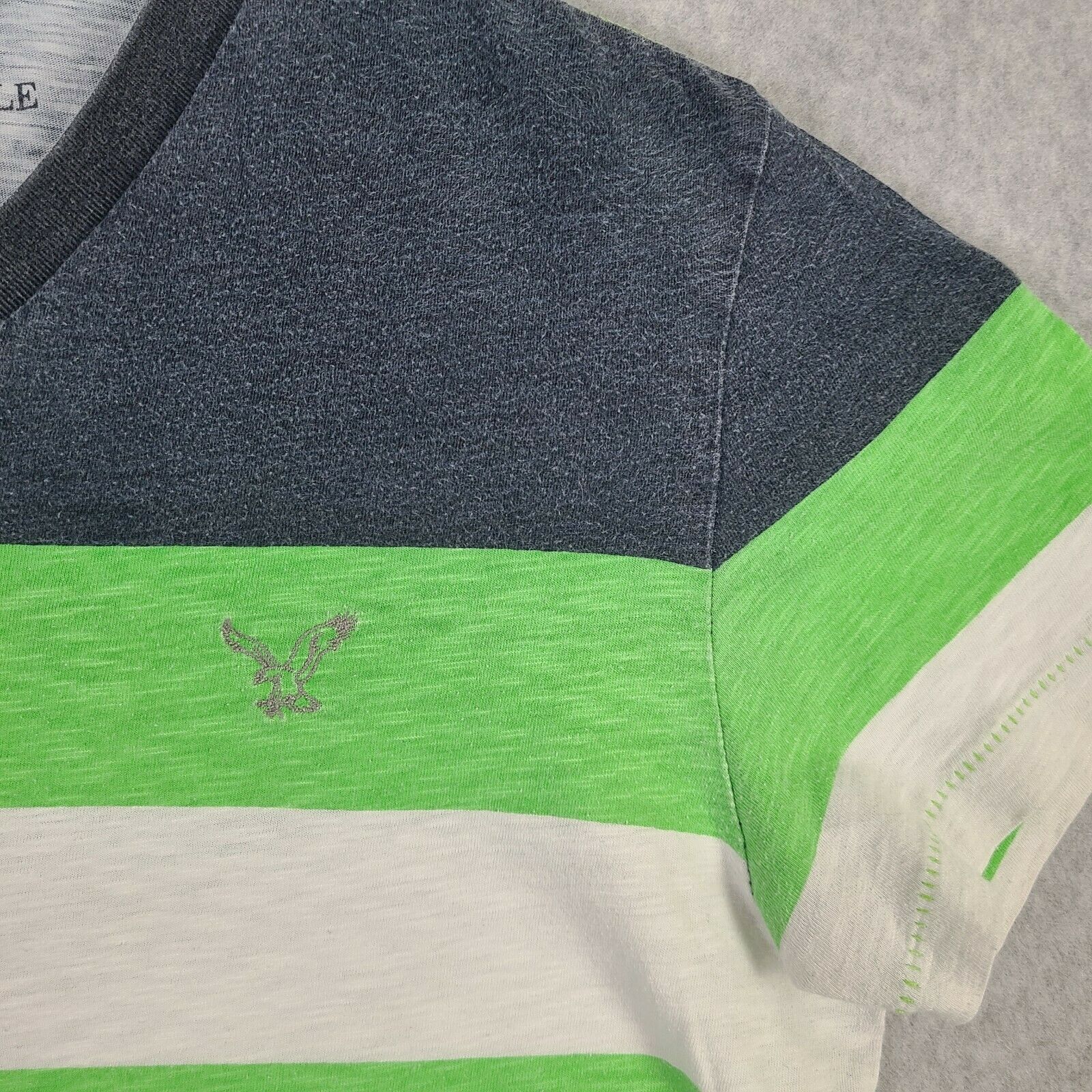 American Eagle Outfitters American Eagle T Shirt Men Small V Neck