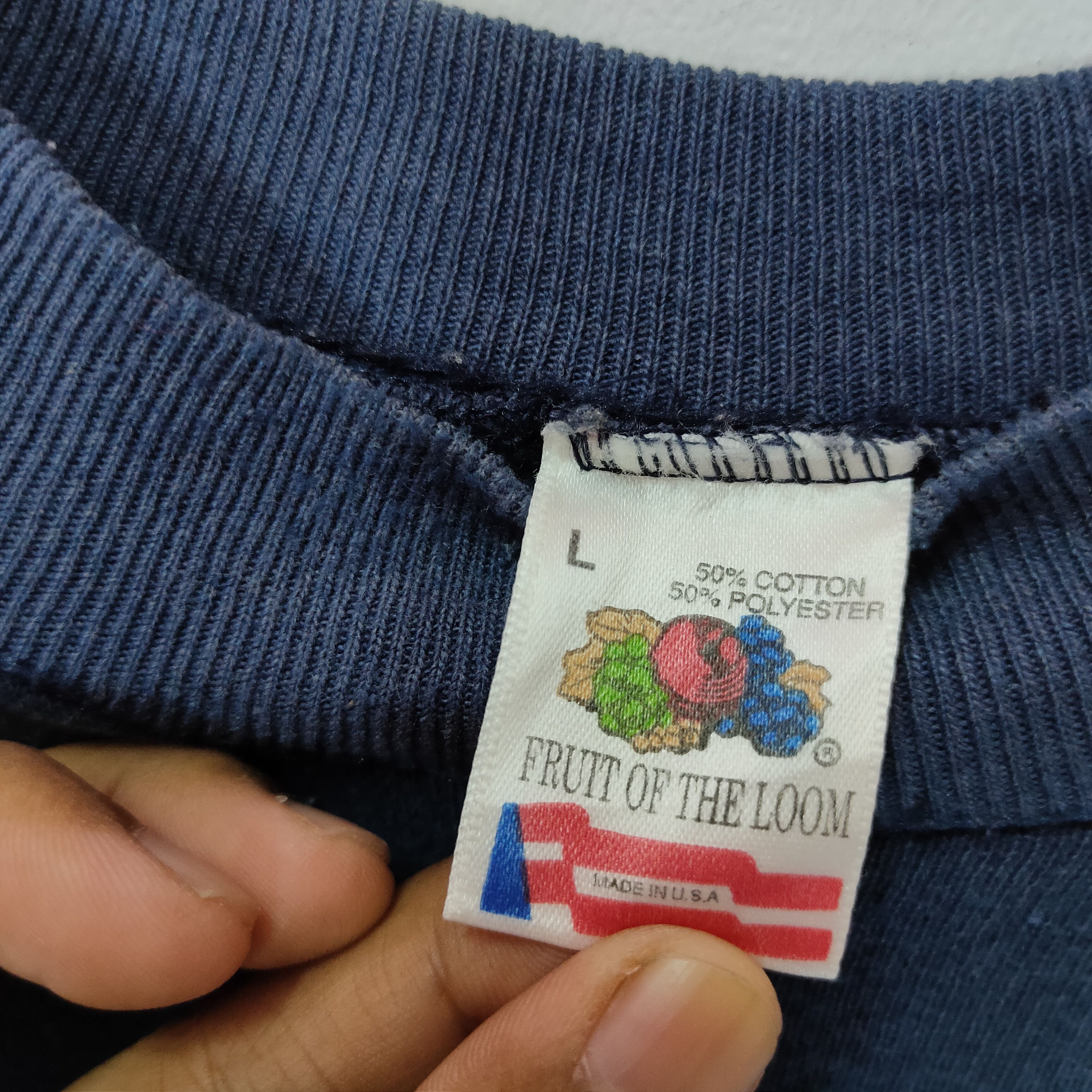 Fruit Of The Loom Vintage FRUIT OF THE LOOM Plain Made in USA Sweatshirt Size US L / EU 52-54 / 3 - 4 Thumbnail