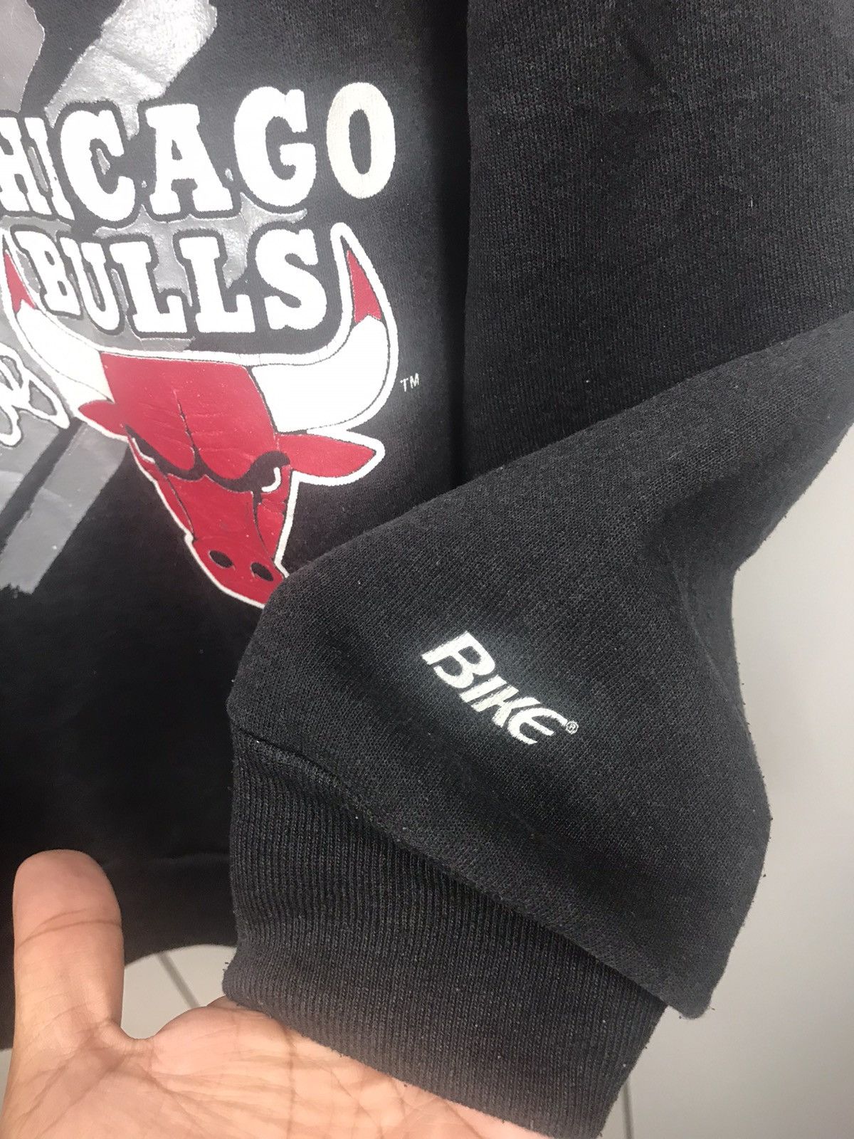 NBA VINTAGE CHICAGO BULLS EMBROIDERY BIG LOGO Size US M / EU 48-50 / 2 - 5 Thumbnail
