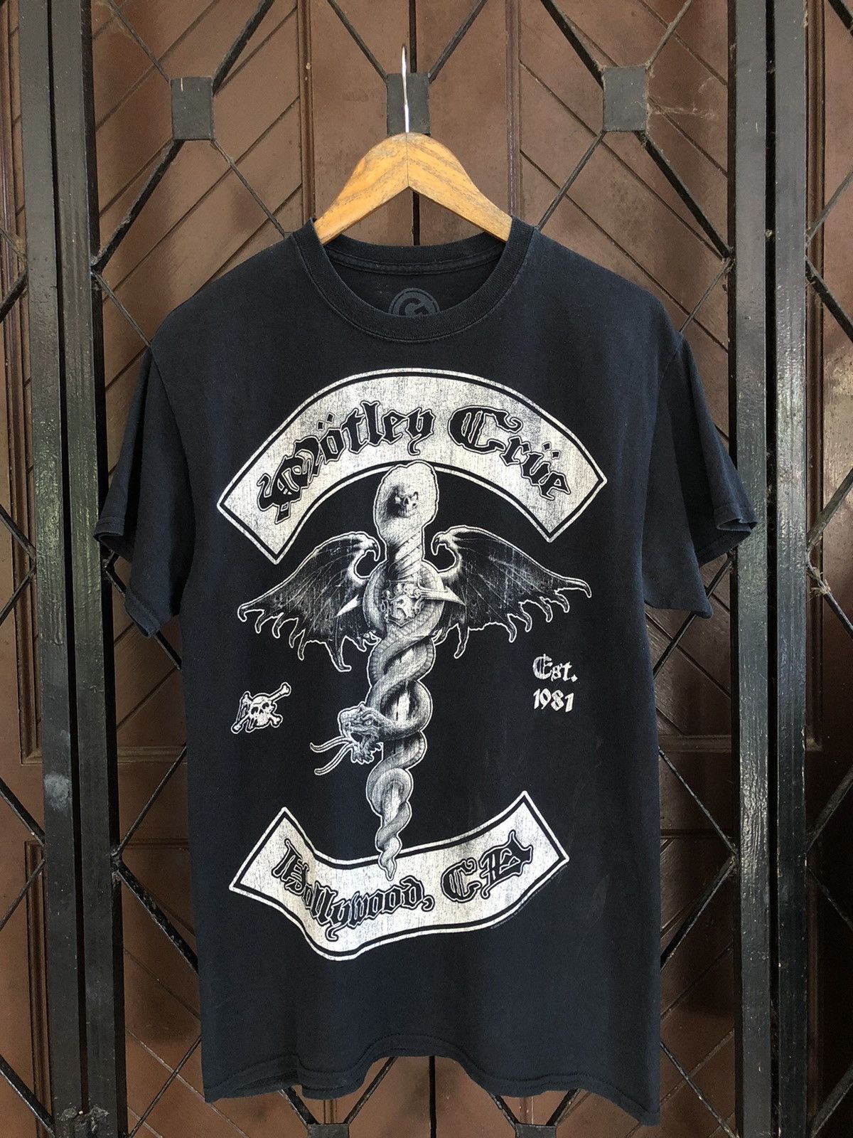 Band Tees Motley Crue Band TShirt Size US M / EU 48-50 / 2 - 1 Thumbnail