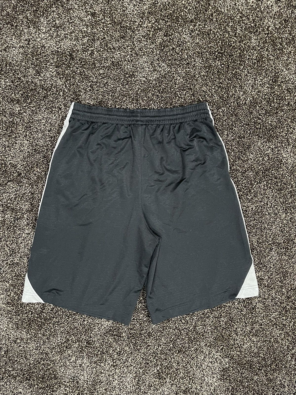Nike Vintage Nike Black Gym / Basketball Althetic Shorts Size US 34 / EU 50 - 3 Thumbnail