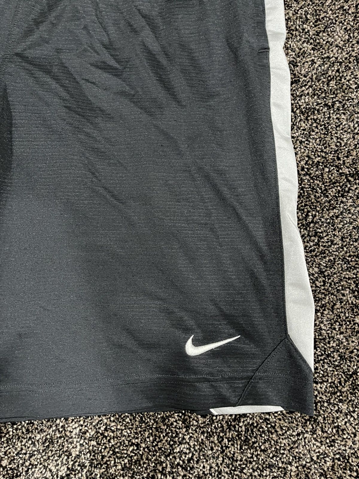 Nike Vintage Nike Black Gym / Basketball Althetic Shorts Size US 34 / EU 50 - 4 Thumbnail