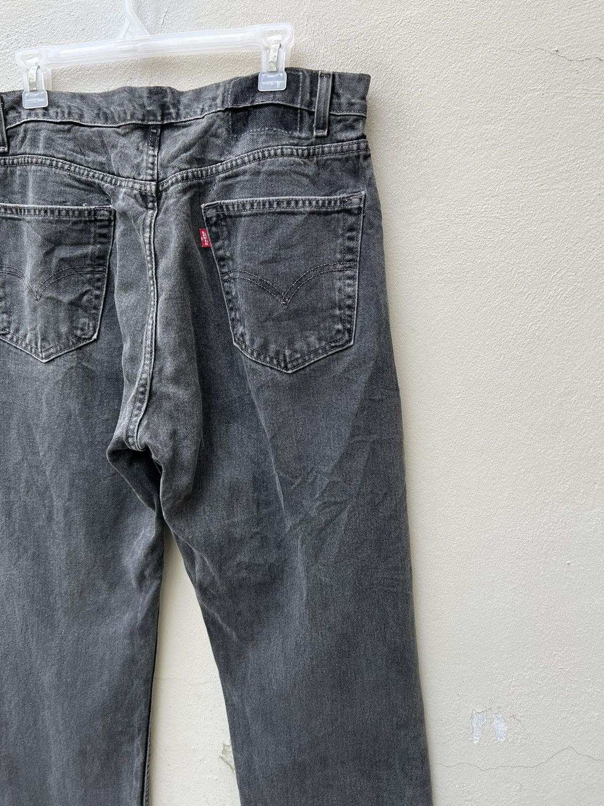Levi's VTG 2001 Levi’s 505 Fade Black Denim Regular Straight Jeans Size US 35 - 16 Thumbnail