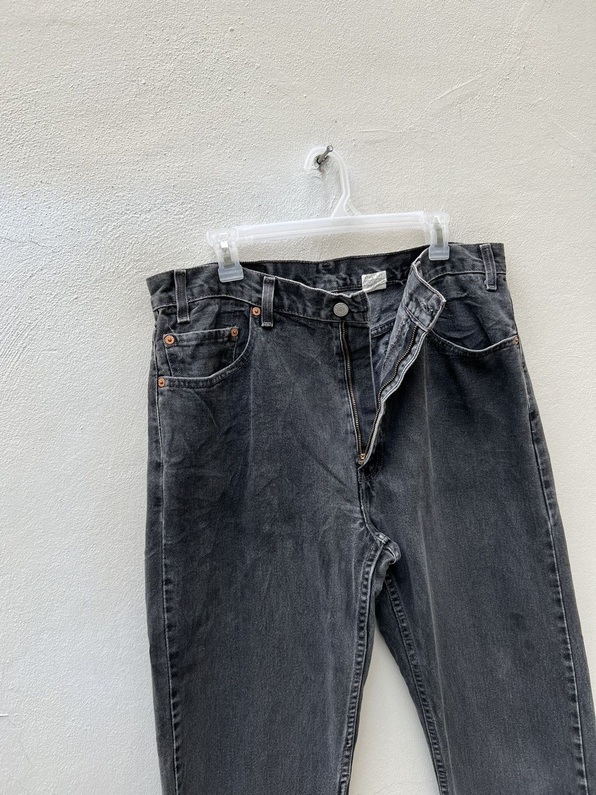 Levi's VTG 2001 Levi’s 505 Fade Black Denim Regular Straight Jeans Size US 35 - 7 Thumbnail