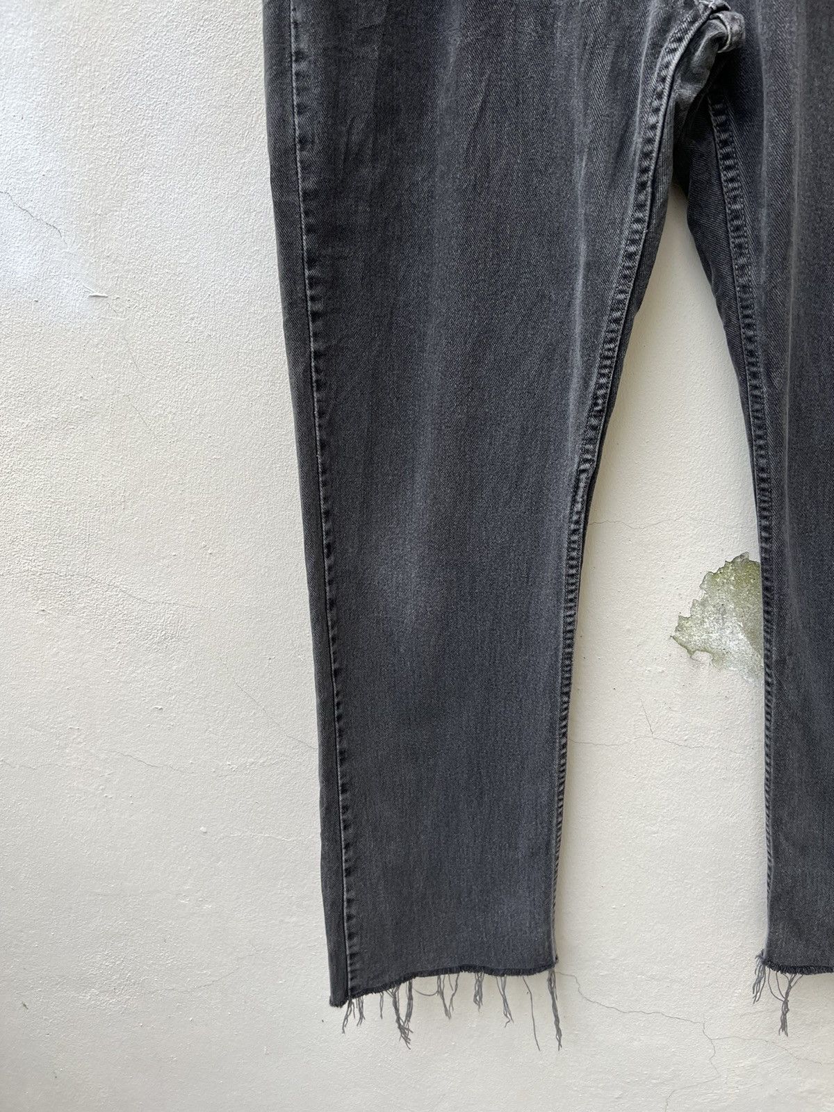 Levi's VTG 2001 Levi’s 505 Fade Black Denim Regular Straight Jeans Size US 35 - 8 Thumbnail