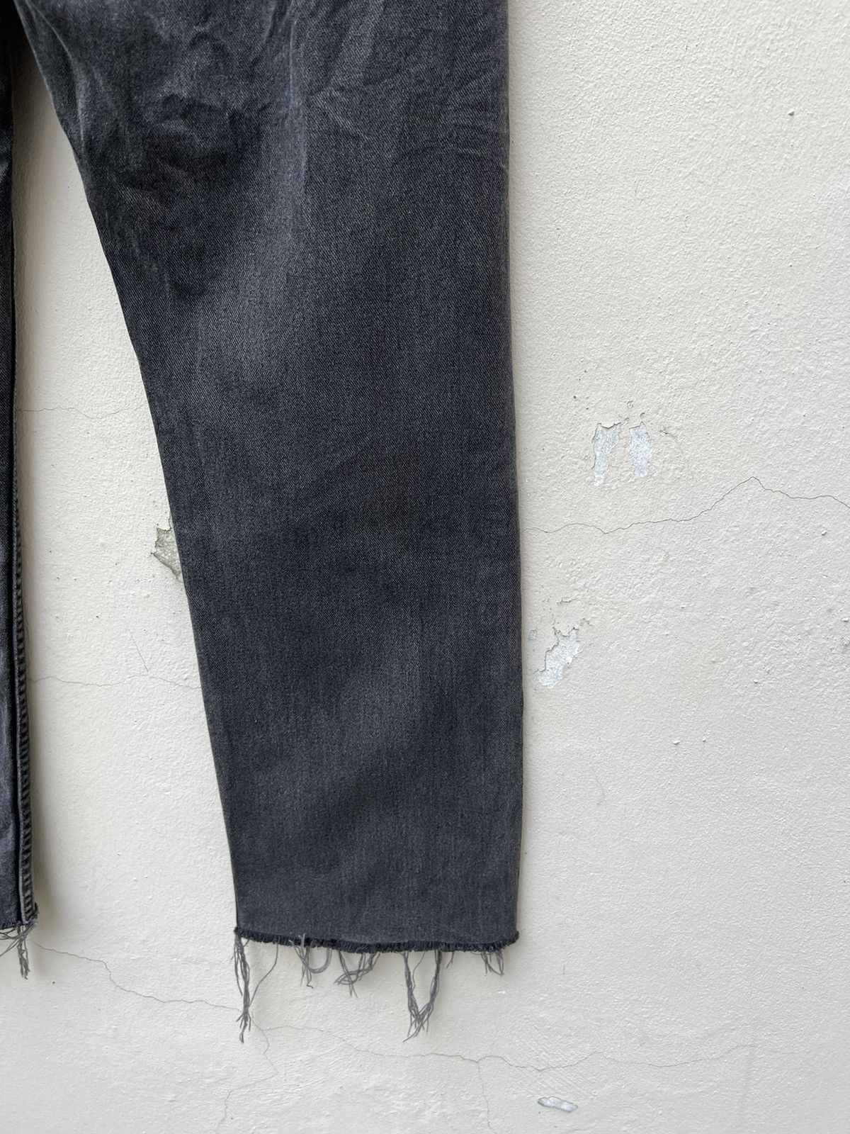 Levi's VTG 2001 Levi’s 505 Fade Black Denim Regular Straight Jeans Size US 35 - 18 Thumbnail
