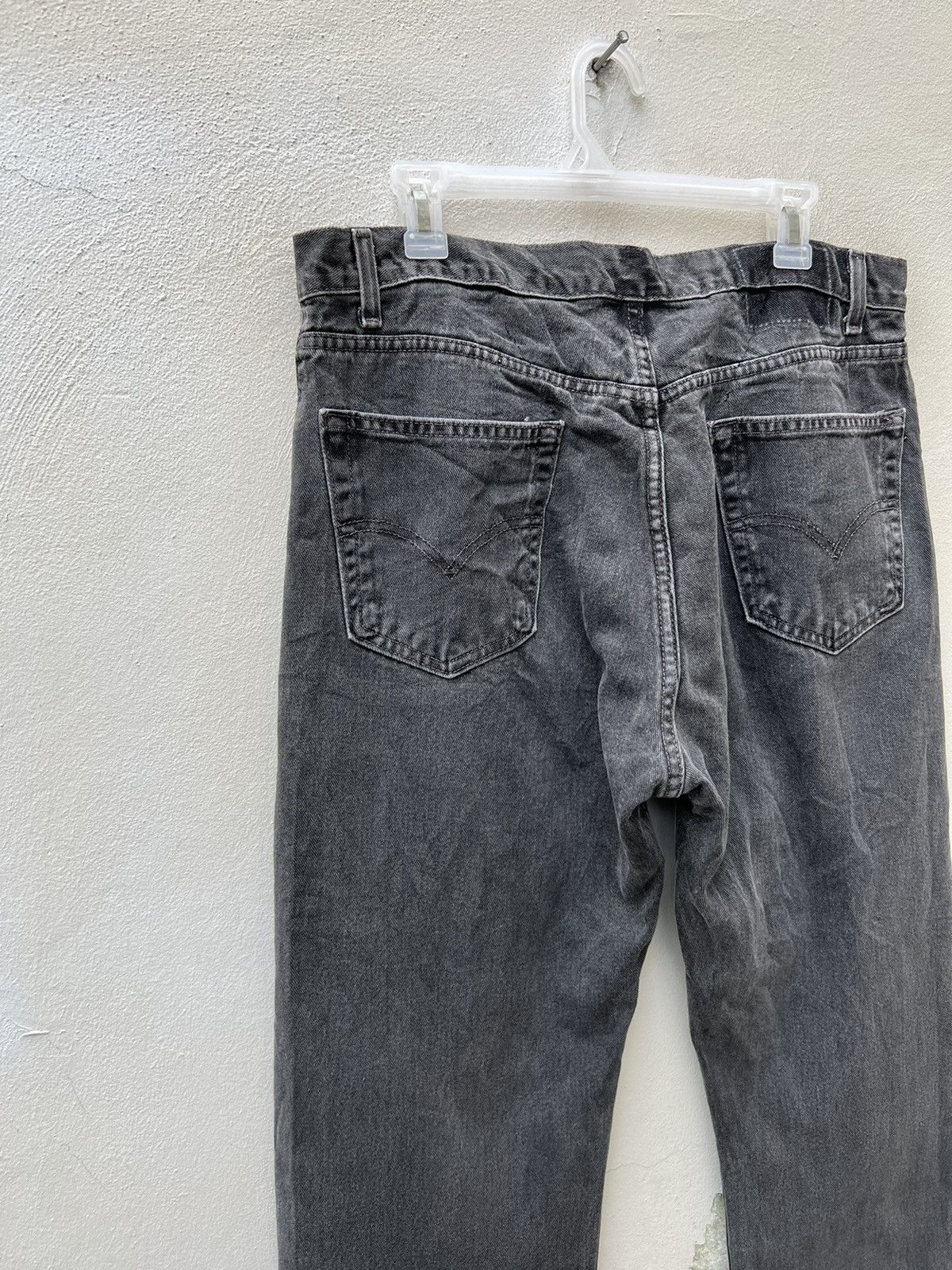Levi's VTG 2001 Levi’s 505 Fade Black Denim Regular Straight Jeans Size US 35 - 14 Thumbnail