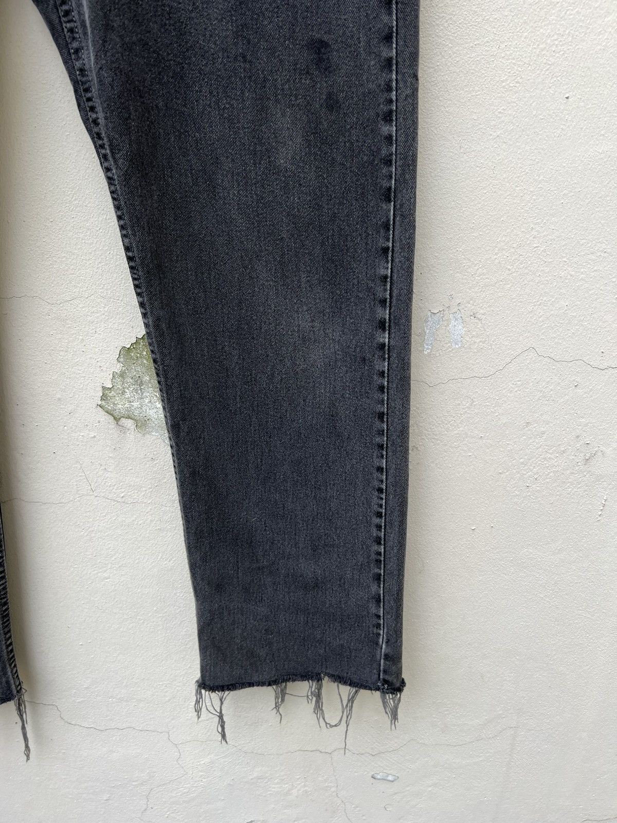 Levi's VTG 2001 Levi’s 505 Fade Black Denim Regular Straight Jeans Size US 35 - 11 Thumbnail