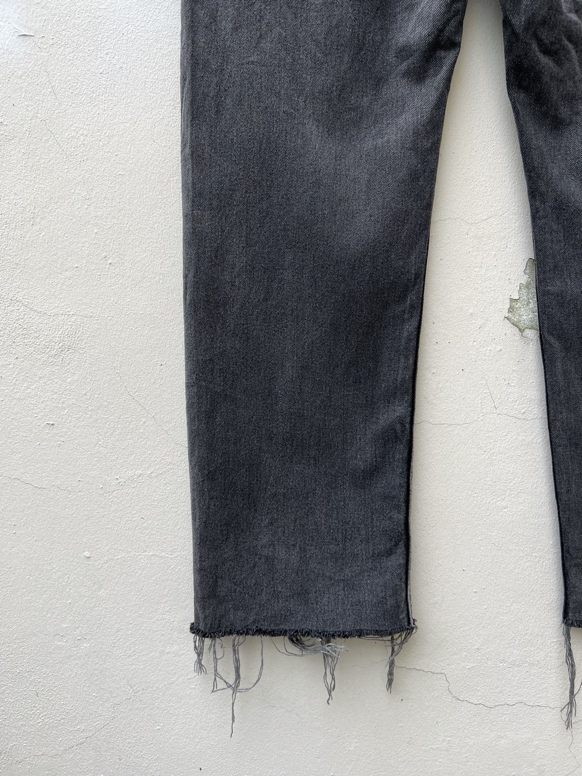 Levi's VTG 2001 Levi’s 505 Fade Black Denim Regular Straight Jeans Size US 35 - 15 Thumbnail