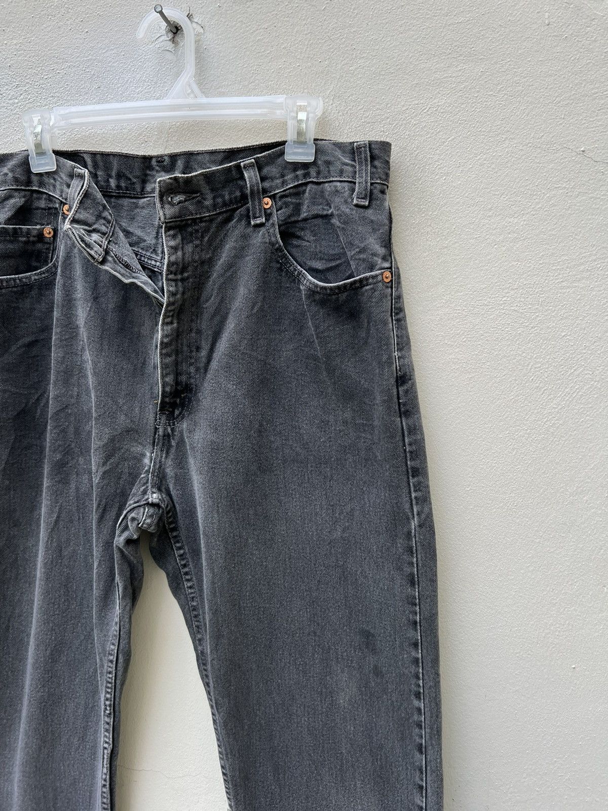 Levi's VTG 2001 Levi’s 505 Fade Black Denim Regular Straight Jeans Size US 35 - 10 Thumbnail