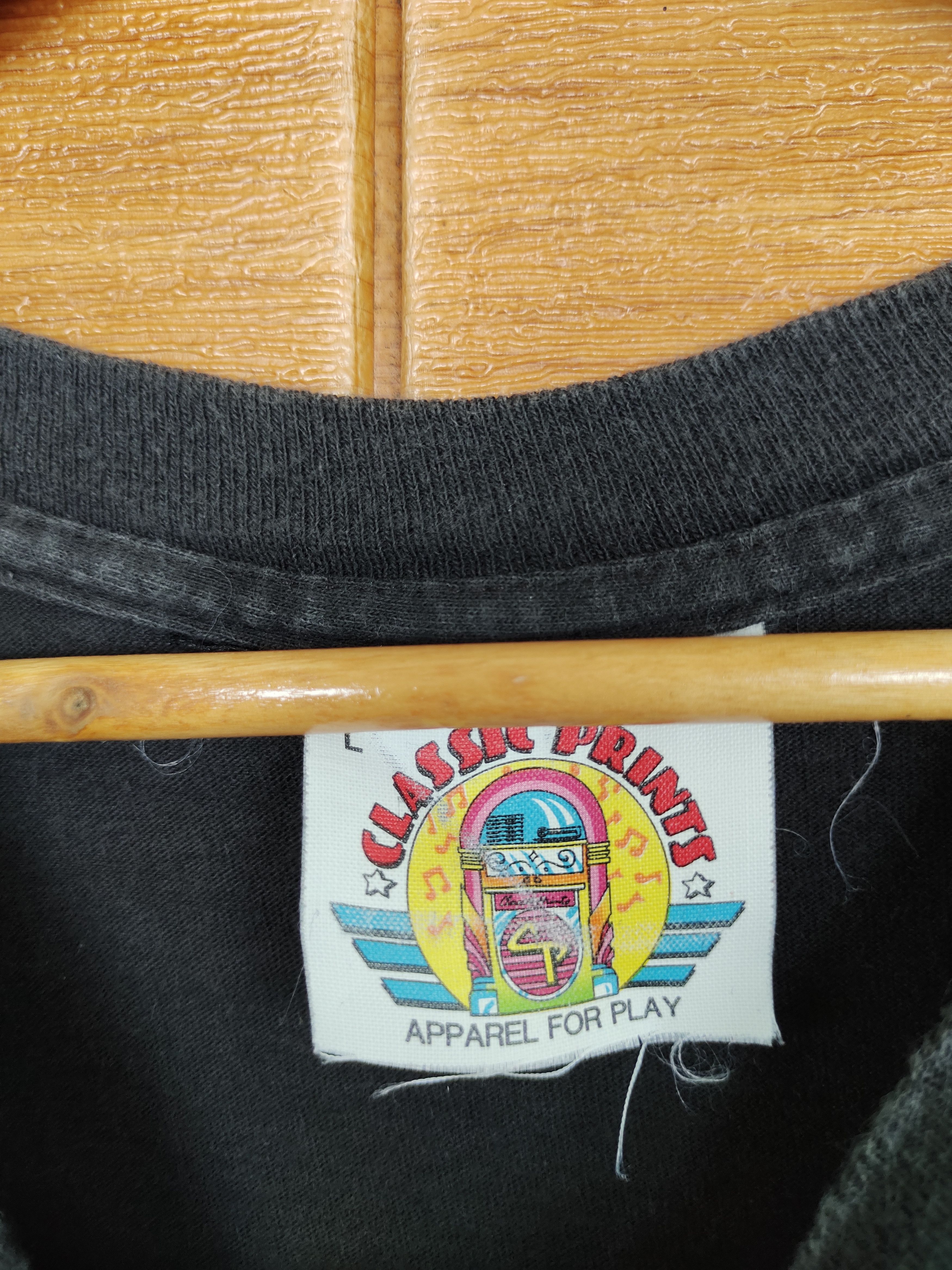 Vintage Vintage 90s Wild And Crazy Dog T Shirt Size US L / EU 52-54 / 3 - 6 Thumbnail