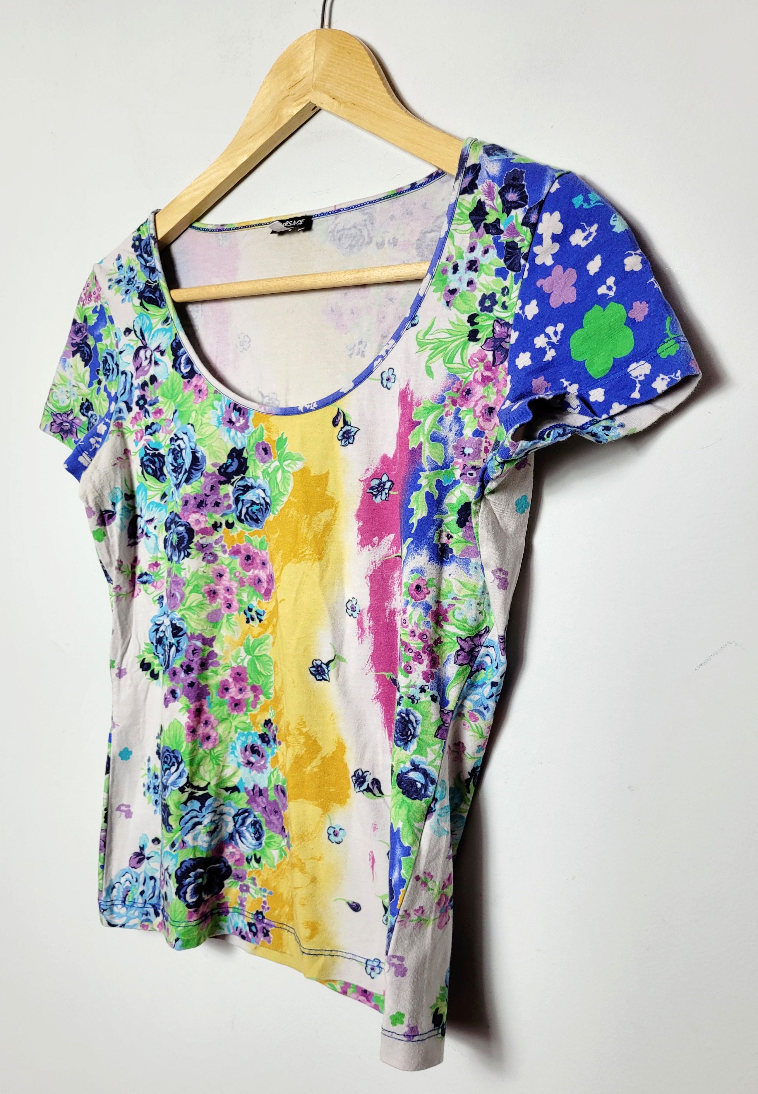 Versace Versace Vintage 90s Floral Top Size US S / EU 44-46 / 1 - 4 Thumbnail