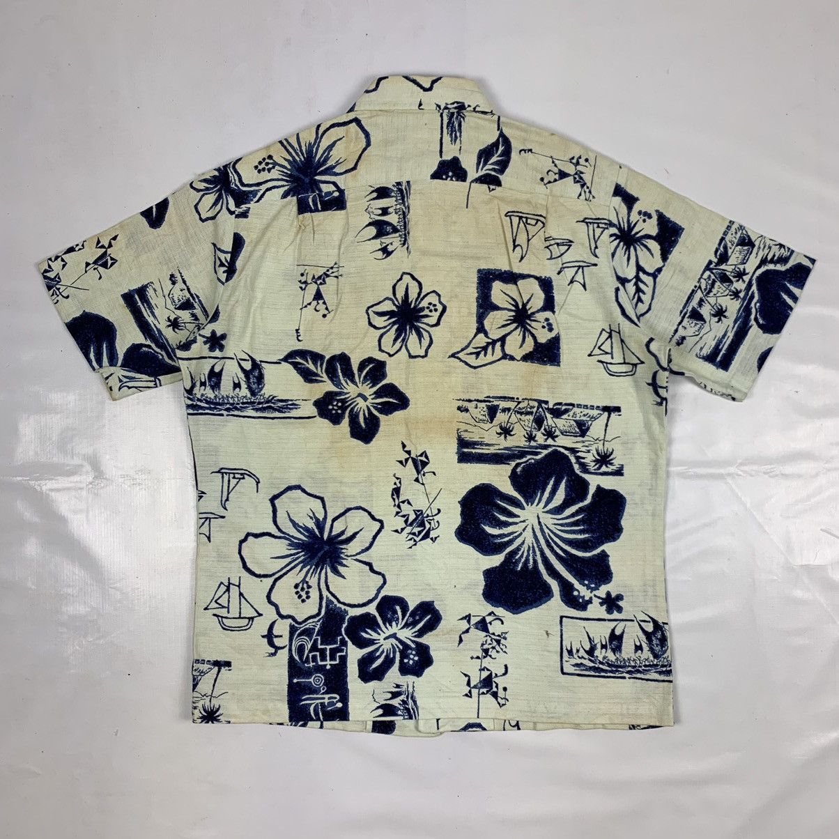 Vintage Vintage Hawaiian Flower Button Up Shirt Size US XL / EU 56 / 4 - 7 Thumbnail