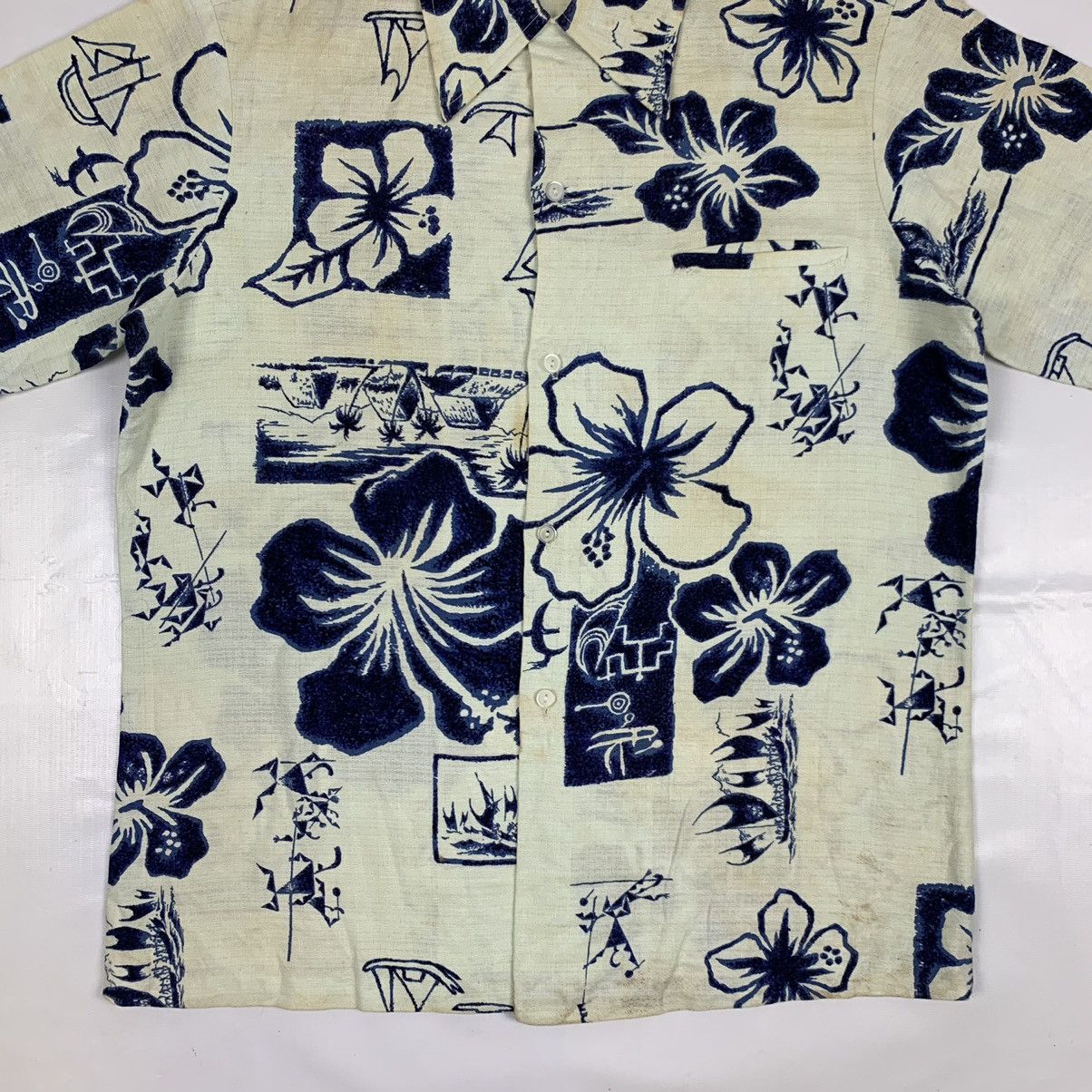 Vintage Vintage Hawaiian Flower Button Up Shirt Size US XL / EU 56 / 4 - 5 Thumbnail