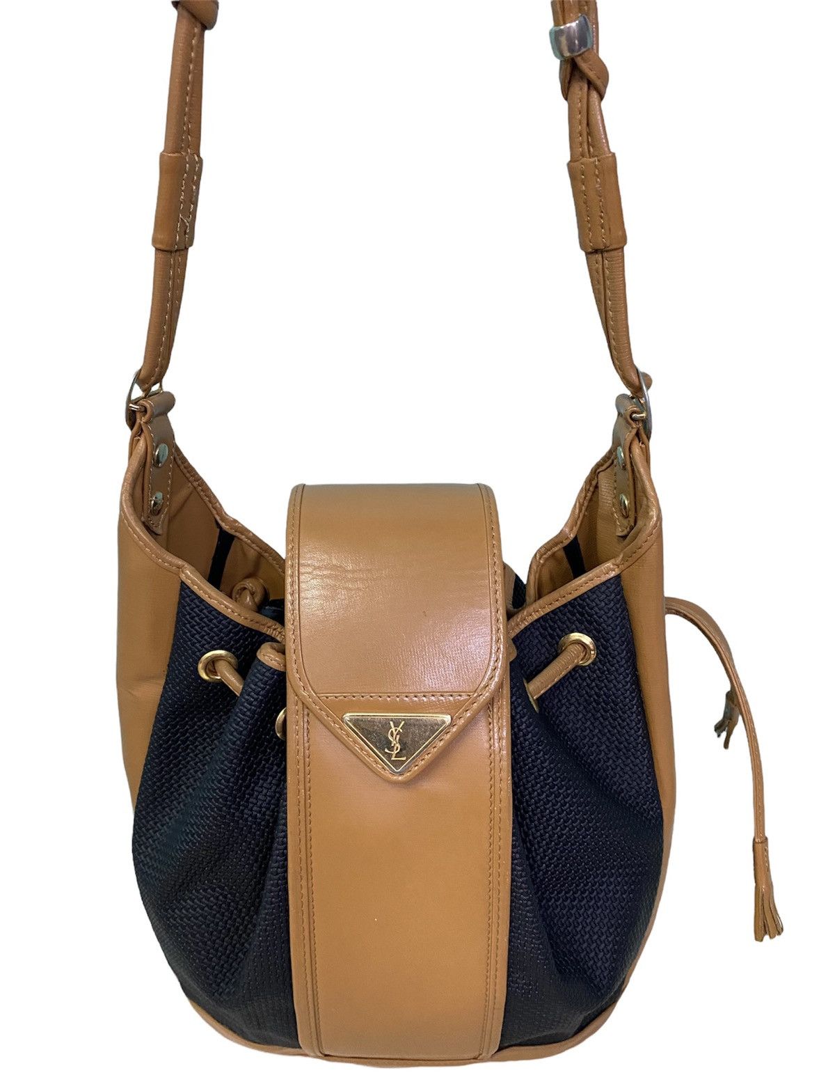 Yves Saint Laurent AUTHENTIC VINTAGE YVES SAINT LAURENT BUCKET BAG Size ONE SIZE - 10 Thumbnail