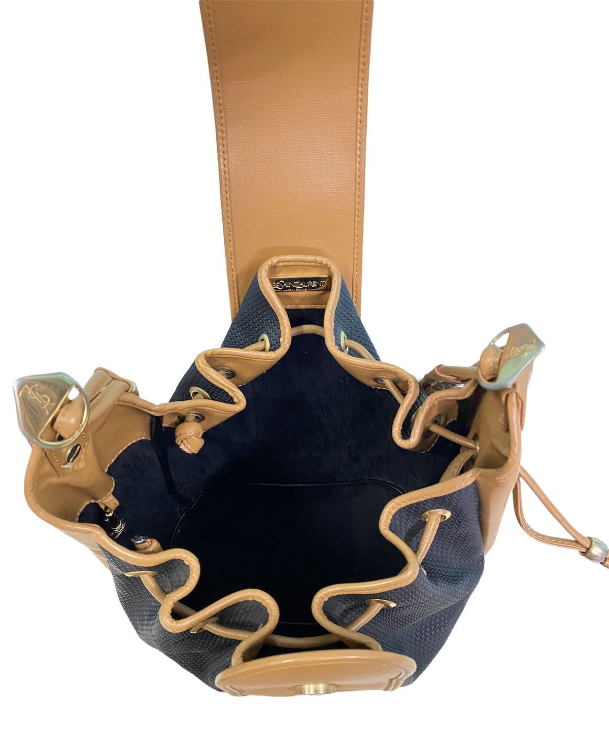 Yves Saint Laurent AUTHENTIC VINTAGE YVES SAINT LAURENT BUCKET BAG Size ONE SIZE - 12 Thumbnail