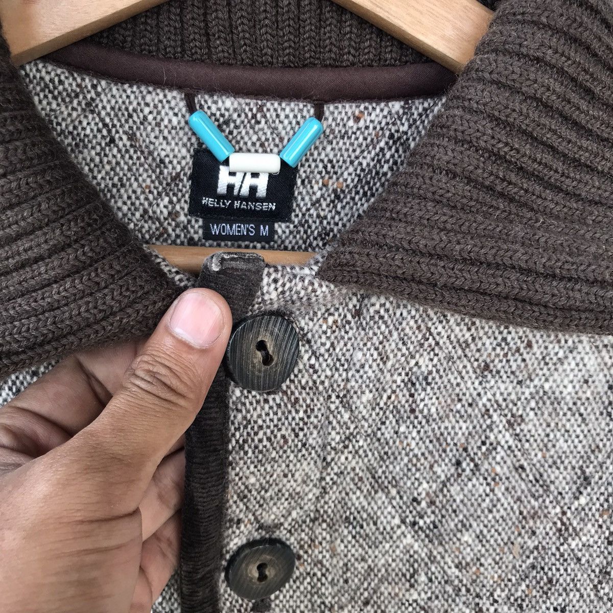 Helly Hansen × Japanese Brand × Vintage Helly Hansen Brown Quilted Jacket - Button-Up Ribbed Collar Size M / US 6-8 / IT 42-44 - 4 Thumbnail