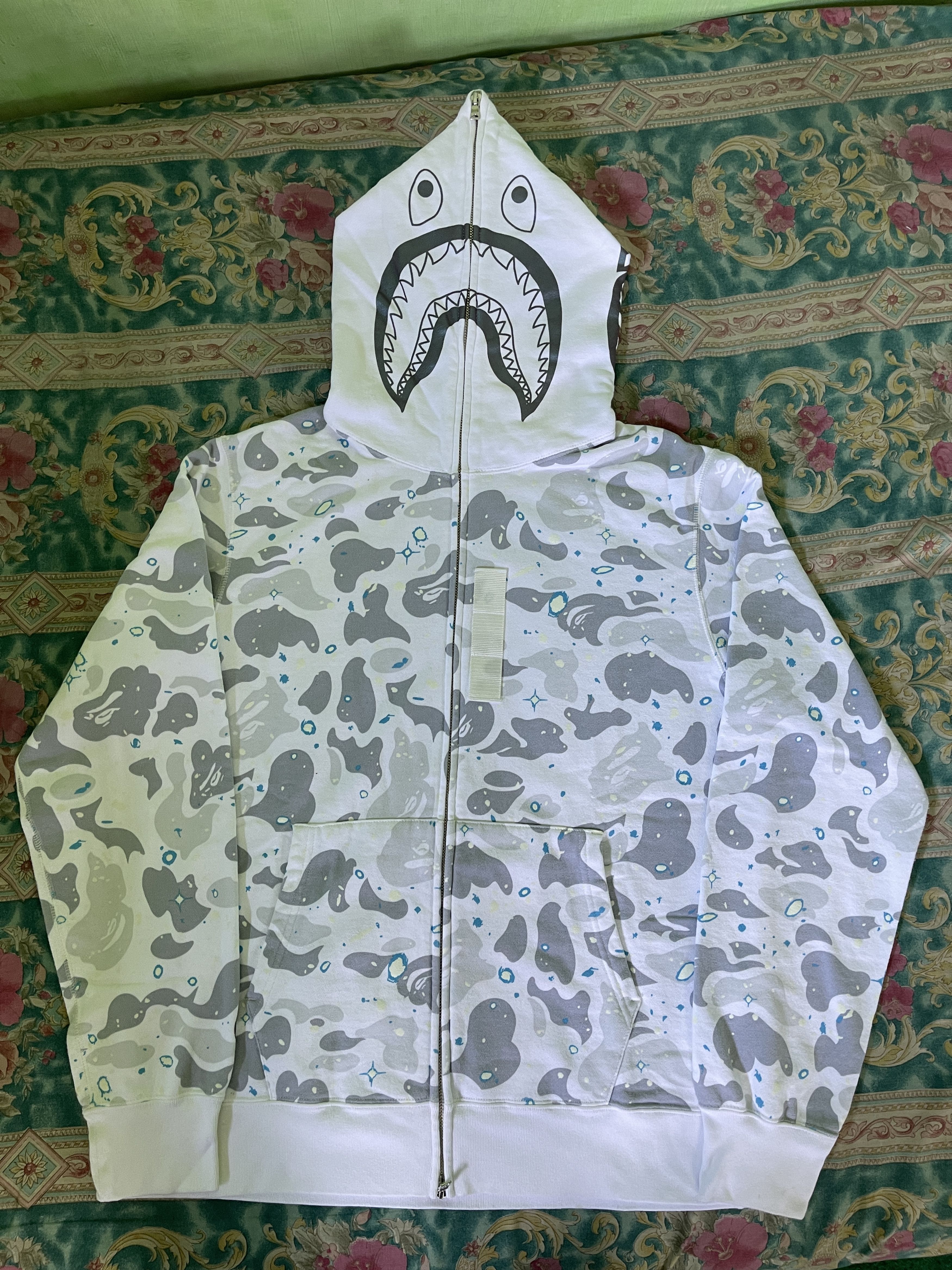 Bape space discount camo hoodie white