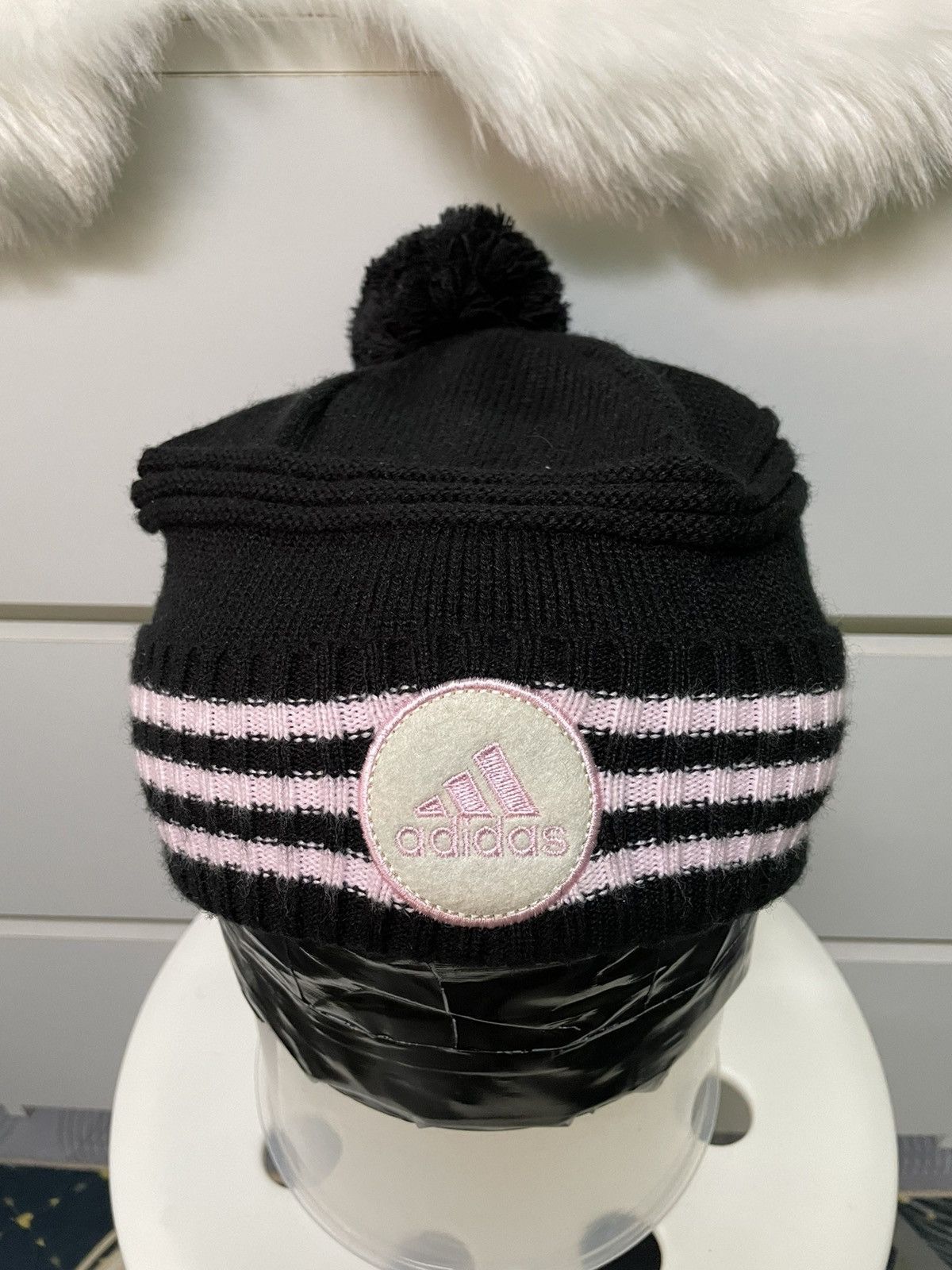 Adidas × Vintage Vintage Adidas Small Circle Logo Size ONE SIZE - 1 Thumbnail